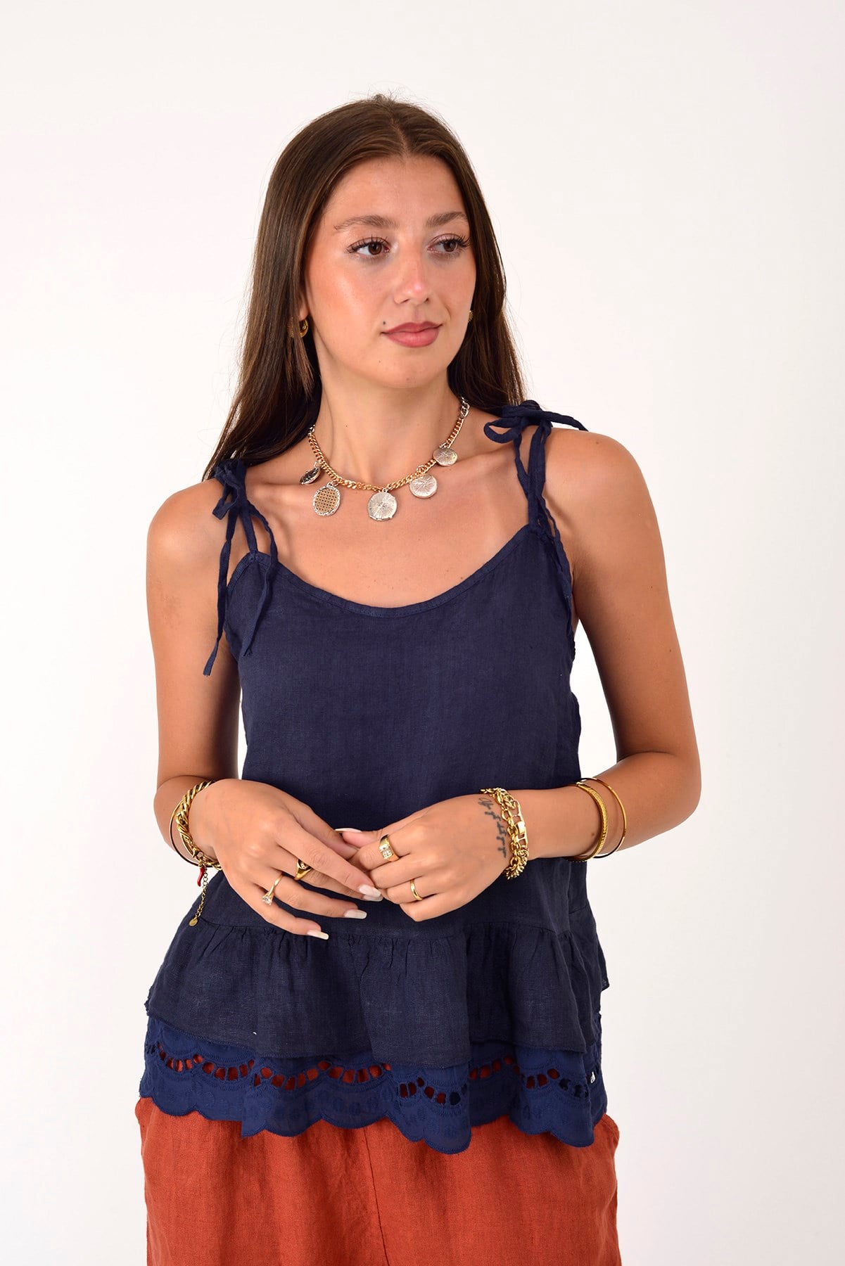 26509 FİSTO DETAYLI ASKILI KETEN BLUZ