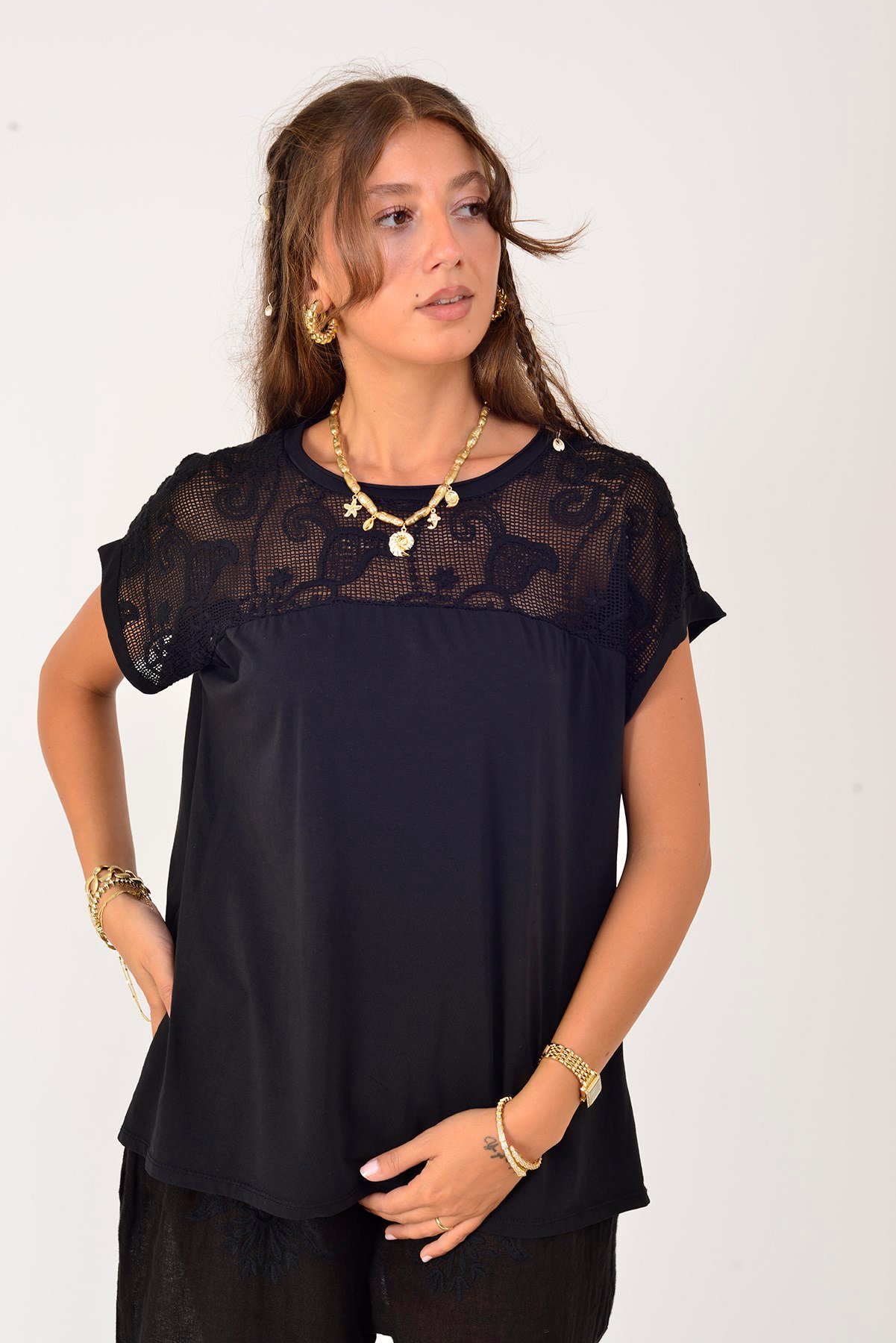 26527 AJUR DETAYLI KISA KOLLU BLUZ