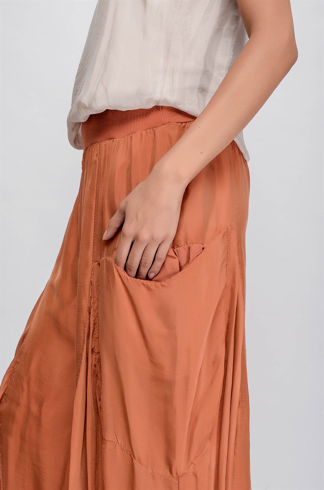8542 DERİN CEPLİ İPEK PANTOLON