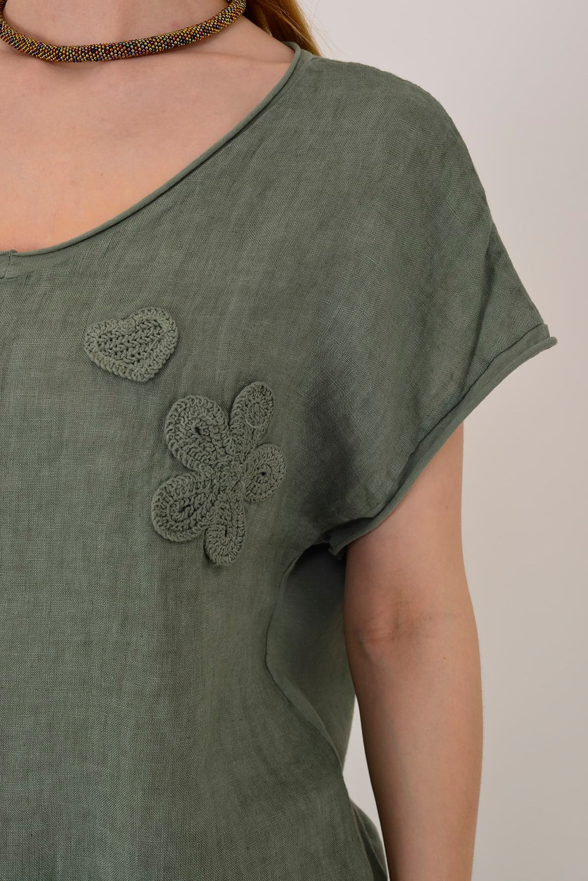 42277 APLİKE NAKIŞ DETAYLI KETEN TSHIRT BLUZ