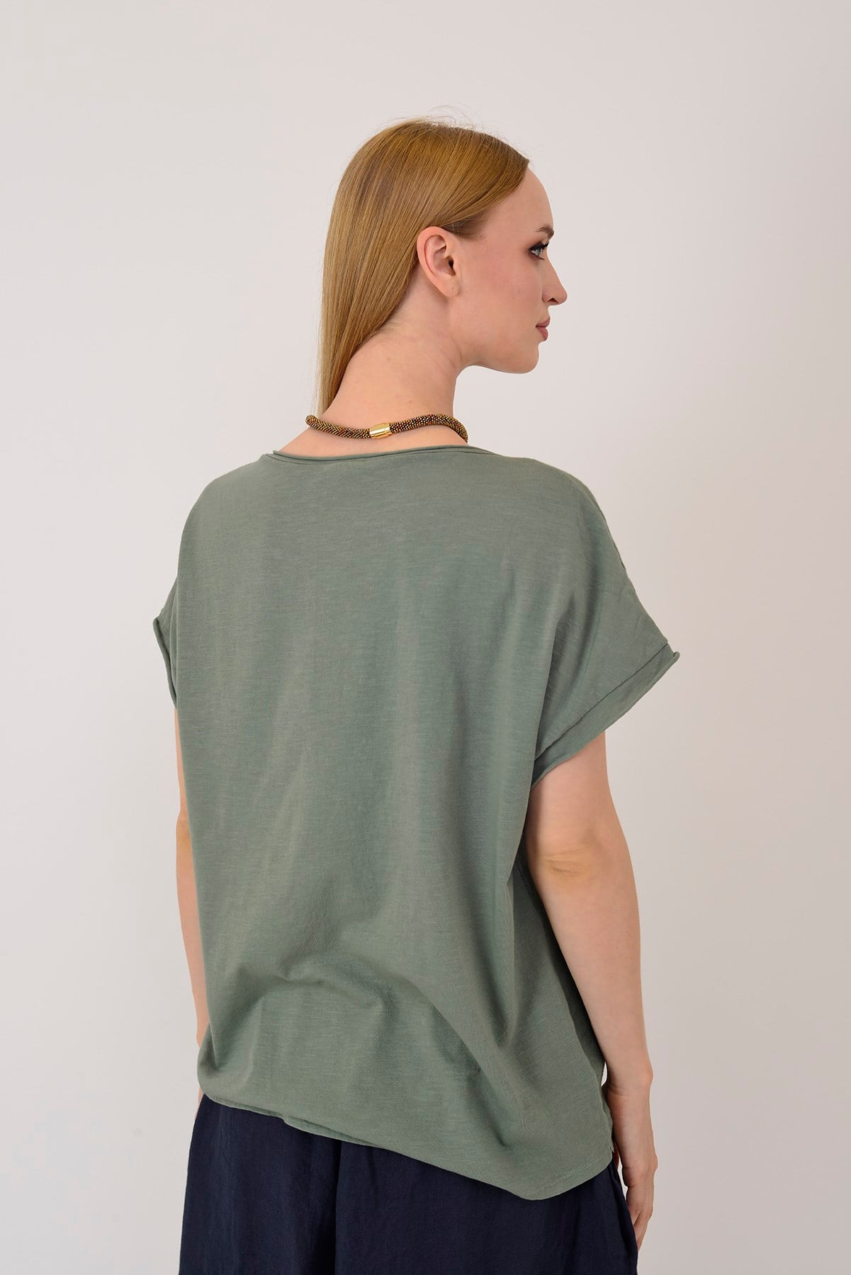 42277 APLİKE NAKIŞ DETAYLI KETEN TSHIRT BLUZ