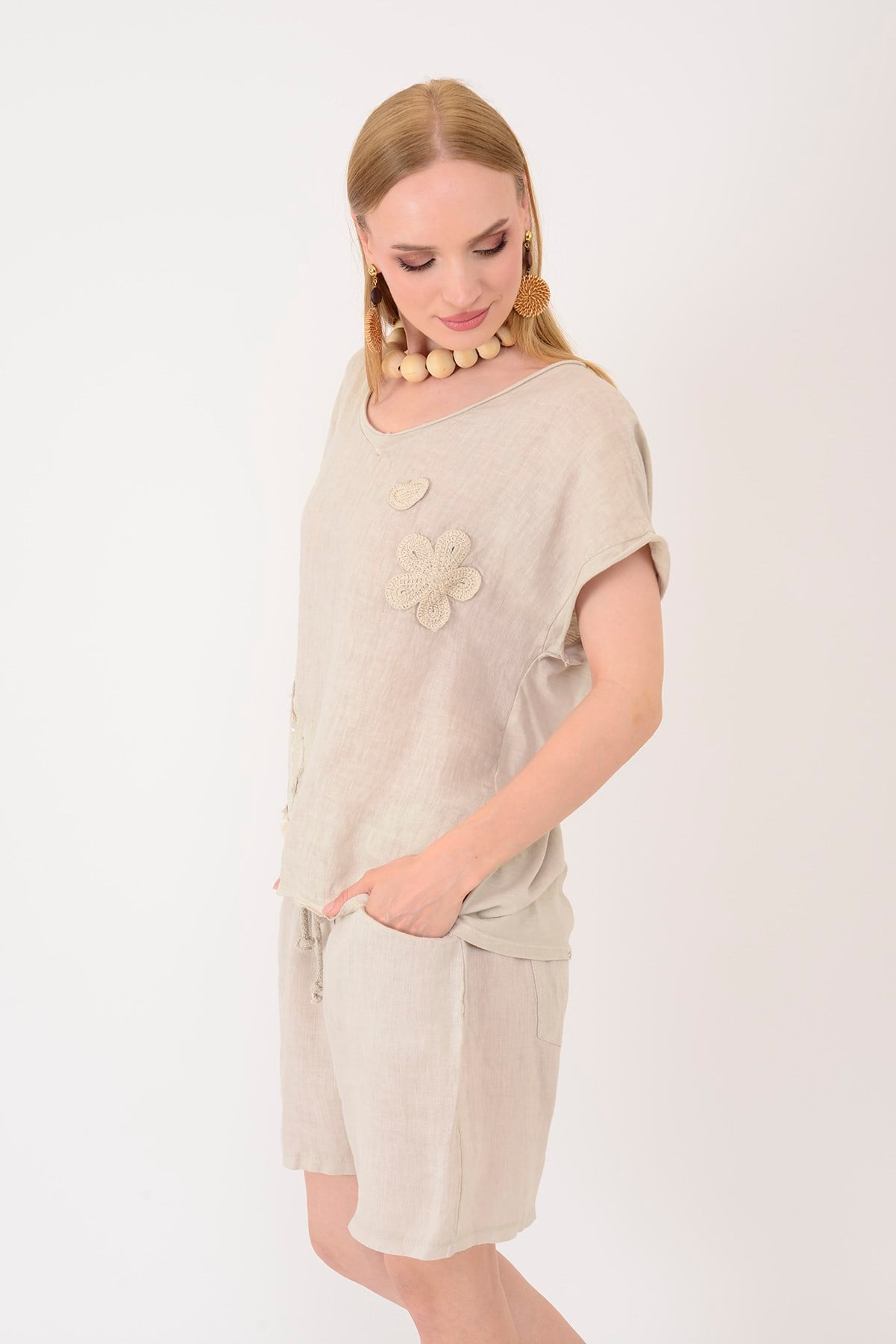 42277 APLİKE NAKIŞ DETAYLI KETEN TSHIRT BLUZ