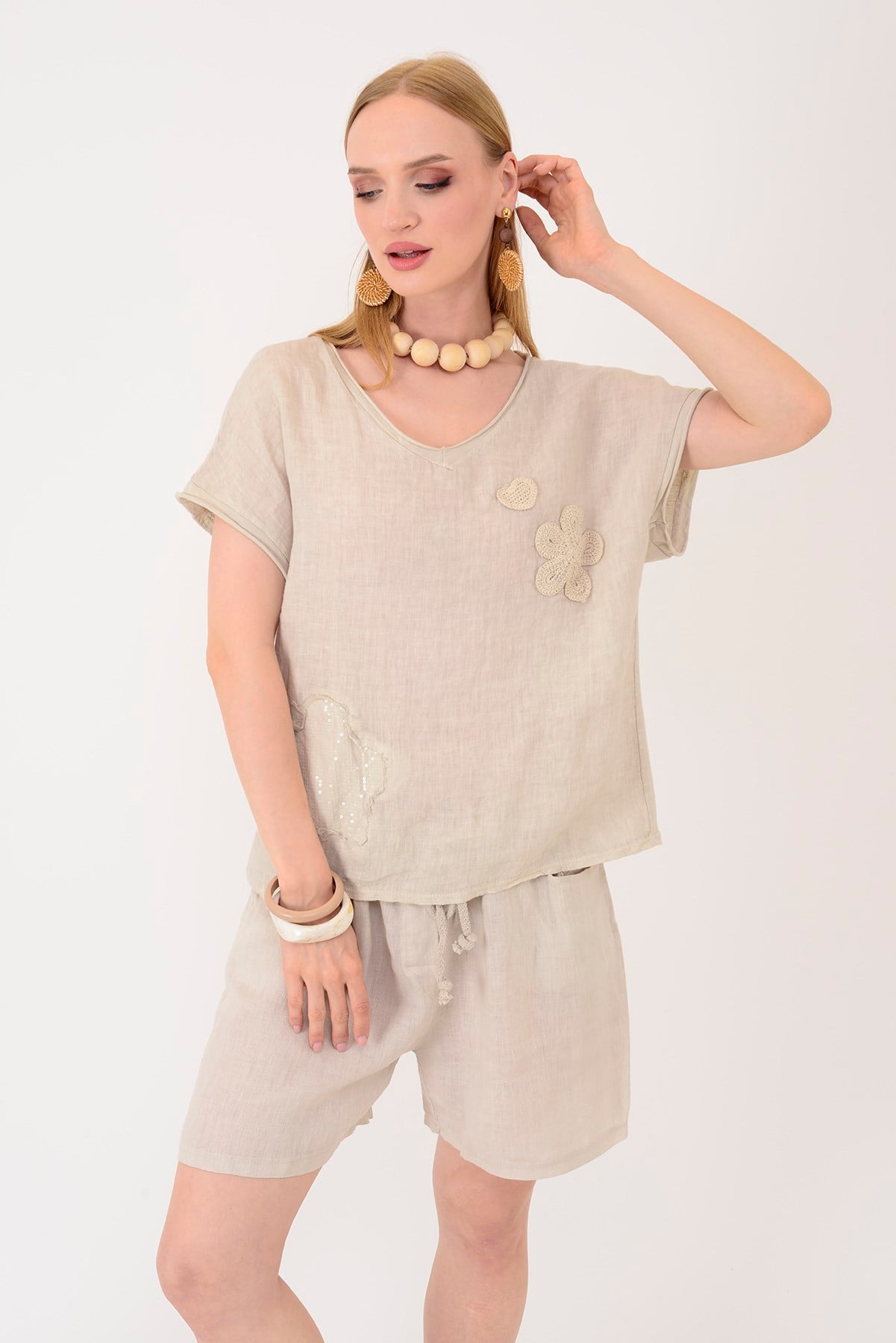 42277 APLİKE NAKIŞ DETAYLI KETEN TSHIRT BLUZ