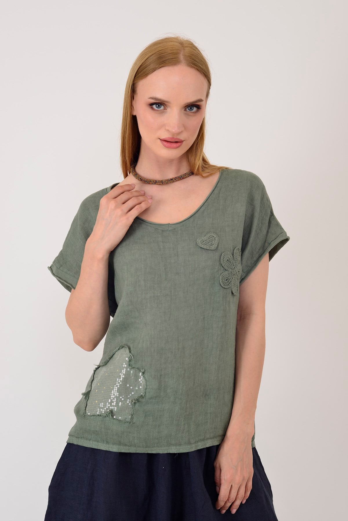 42277 APLİKE NAKIŞ DETAYLI KETEN TSHIRT BLUZ