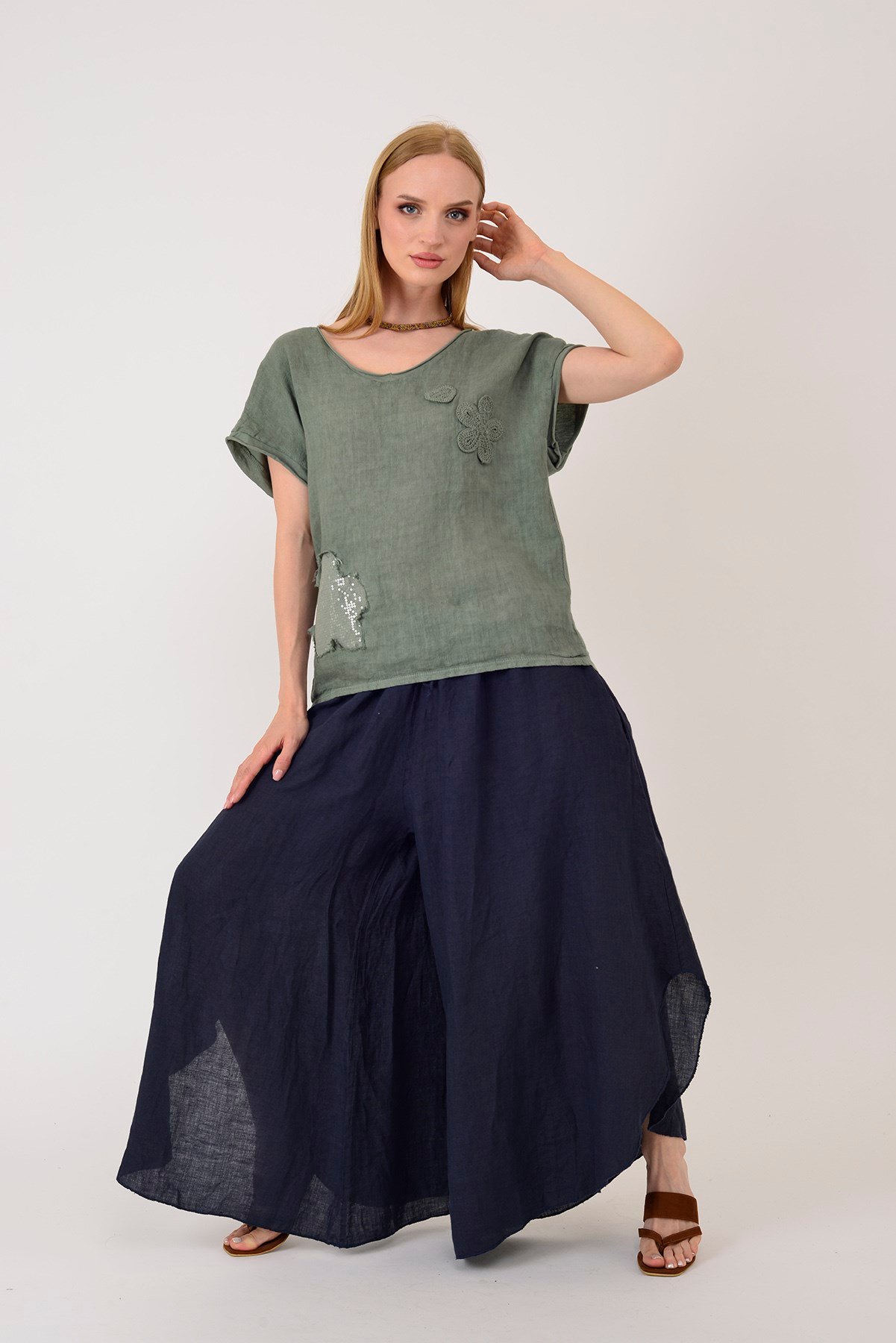 42277 APLİKE NAKIŞ DETAYLI KETEN TSHIRT BLUZ