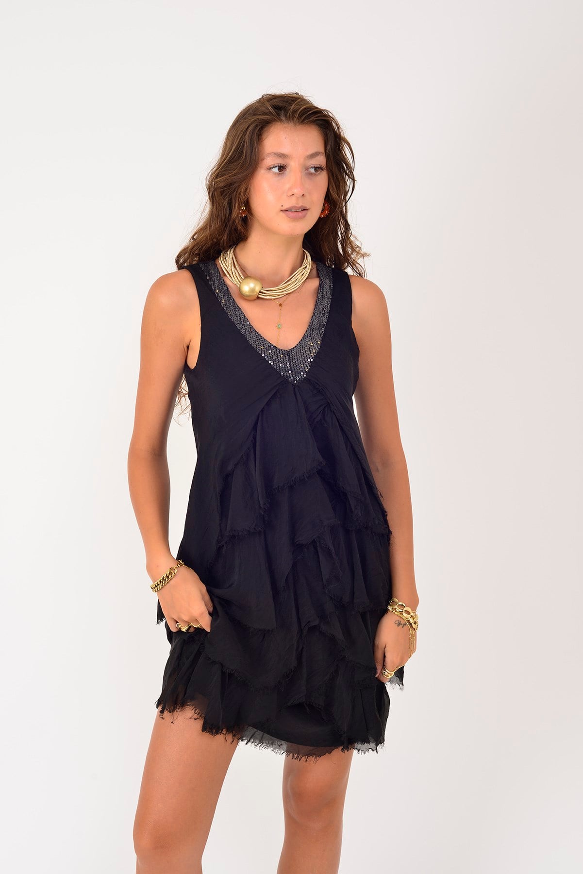 60461 PAYET DETAYLI V YAKA KISA İPEK ELBİSE