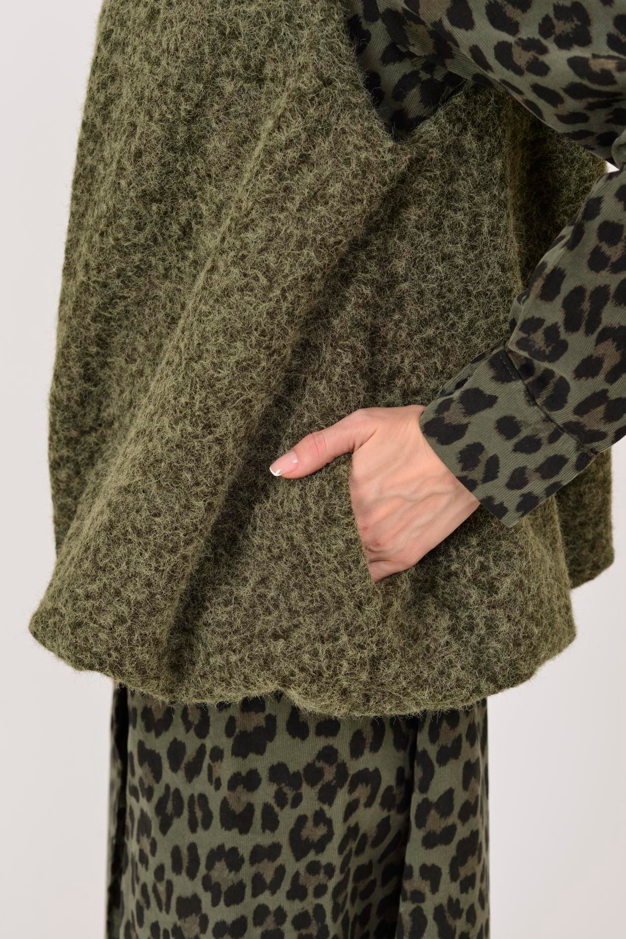 60909 KAPÜŞON DETAYLI KEÇE YELEK