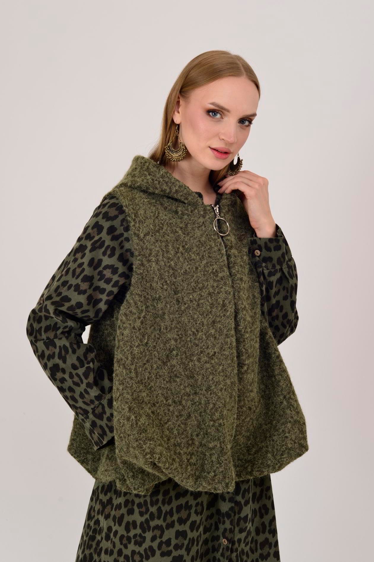 60909 KAPÜŞON DETAYLI KEÇE YELEK