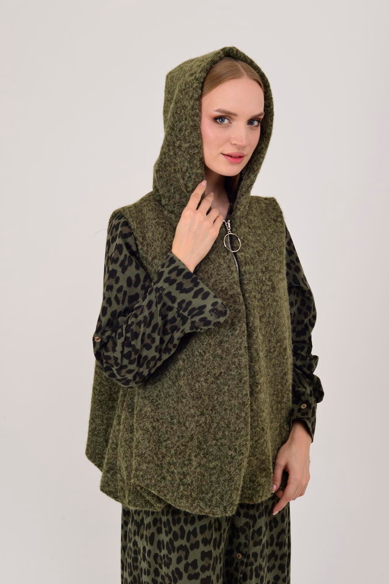 60909 KAPÜŞON DETAYLI KEÇE YELEK