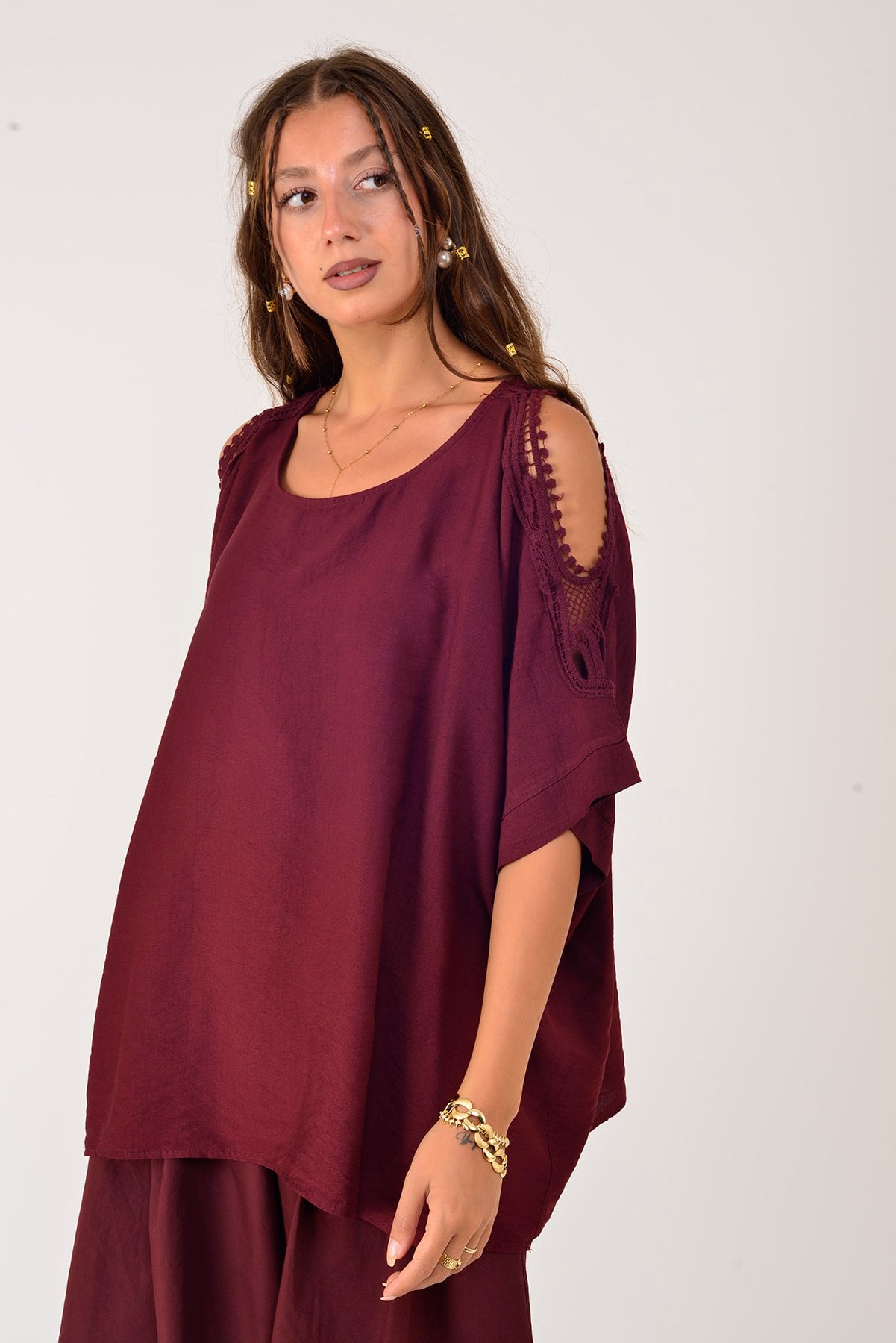 61439 KOLU YIRTMAÇLI GÜPÜR DETAYLI BLUZ