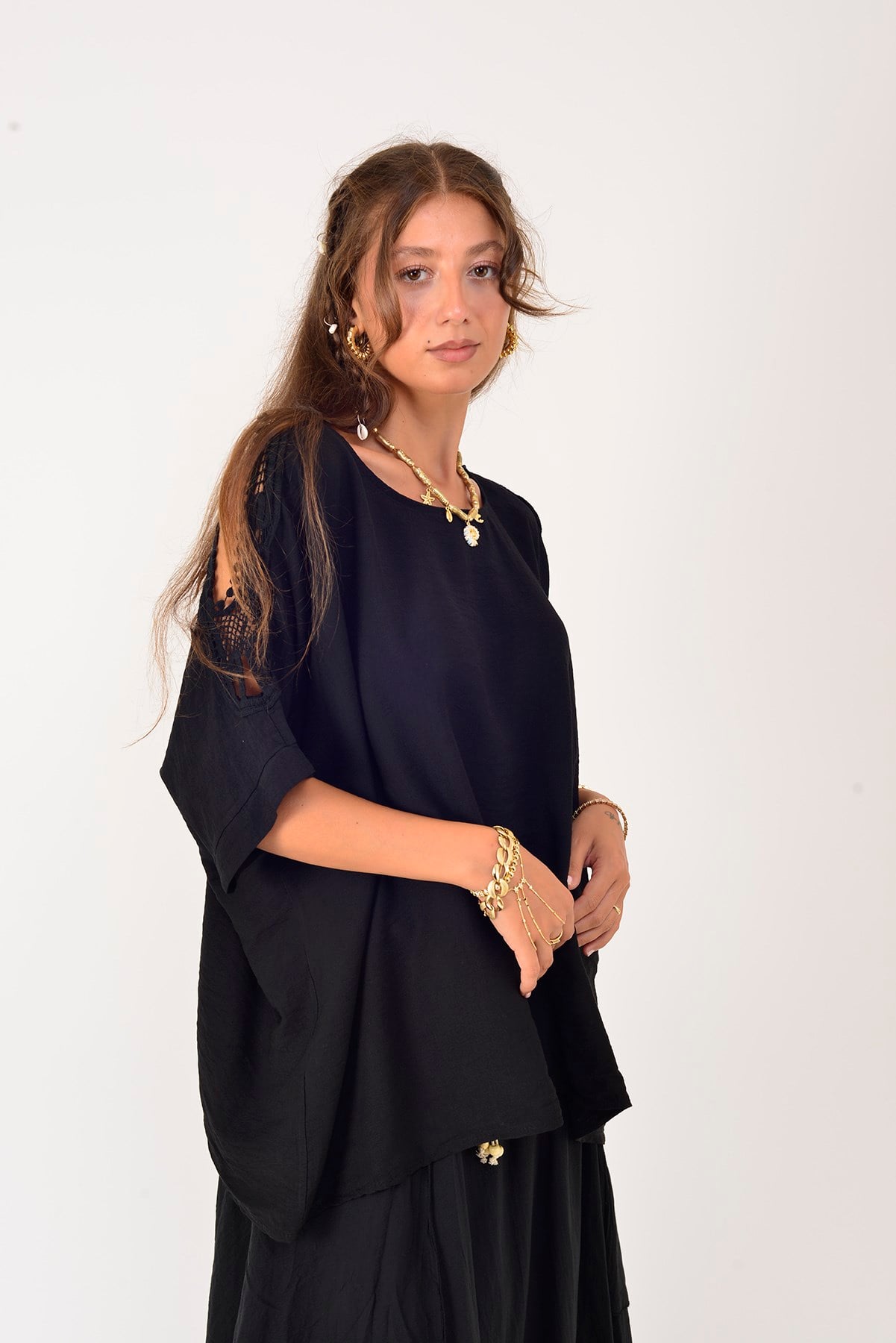 61439 KOLU YIRTMAÇLI GÜPÜR DETAYLI BLUZ