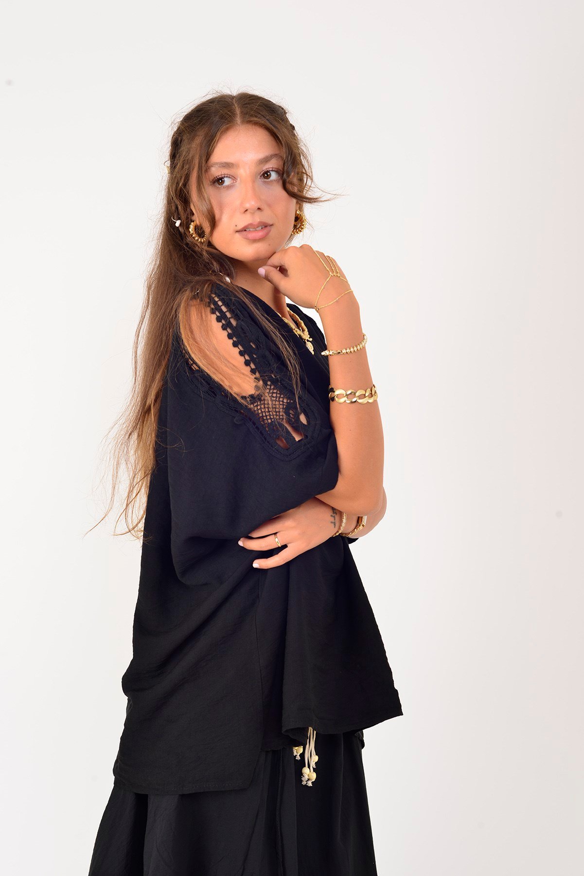 61439 KOLU YIRTMAÇLI GÜPÜR DETAYLI BLUZ