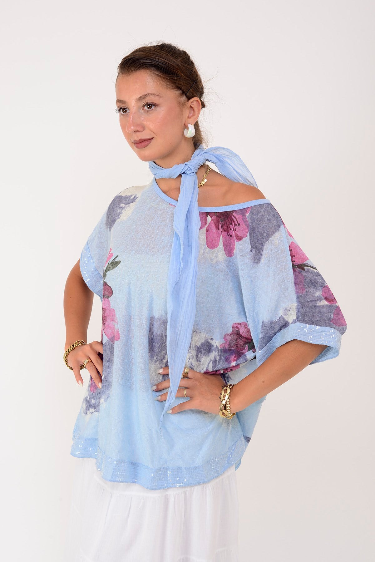 6454 SPLASH ÇİÇEK DESEN PAYET DETAYLI FULARLI KISA KOL BLUZ