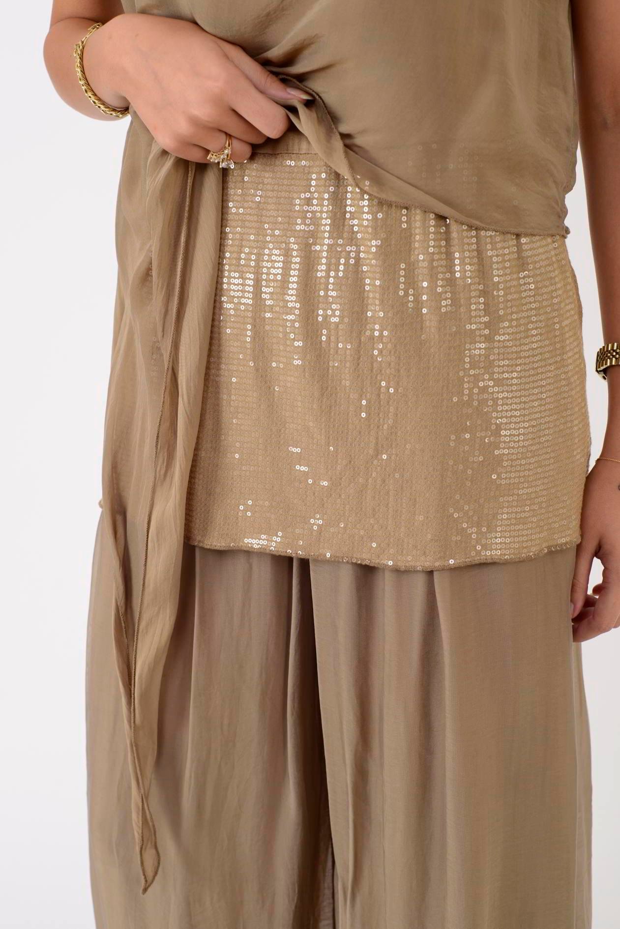 7161 ASİMETRİK KESİM PAYET DETAYLI İPEK BLUZ