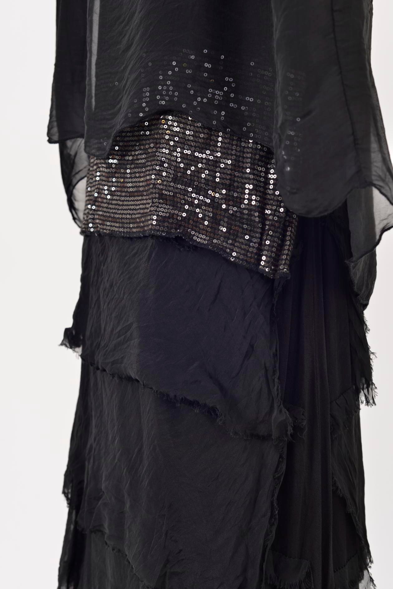 7509 PUL DETAYLI UZUN KOL KAT KAT İPEK ELBİSE