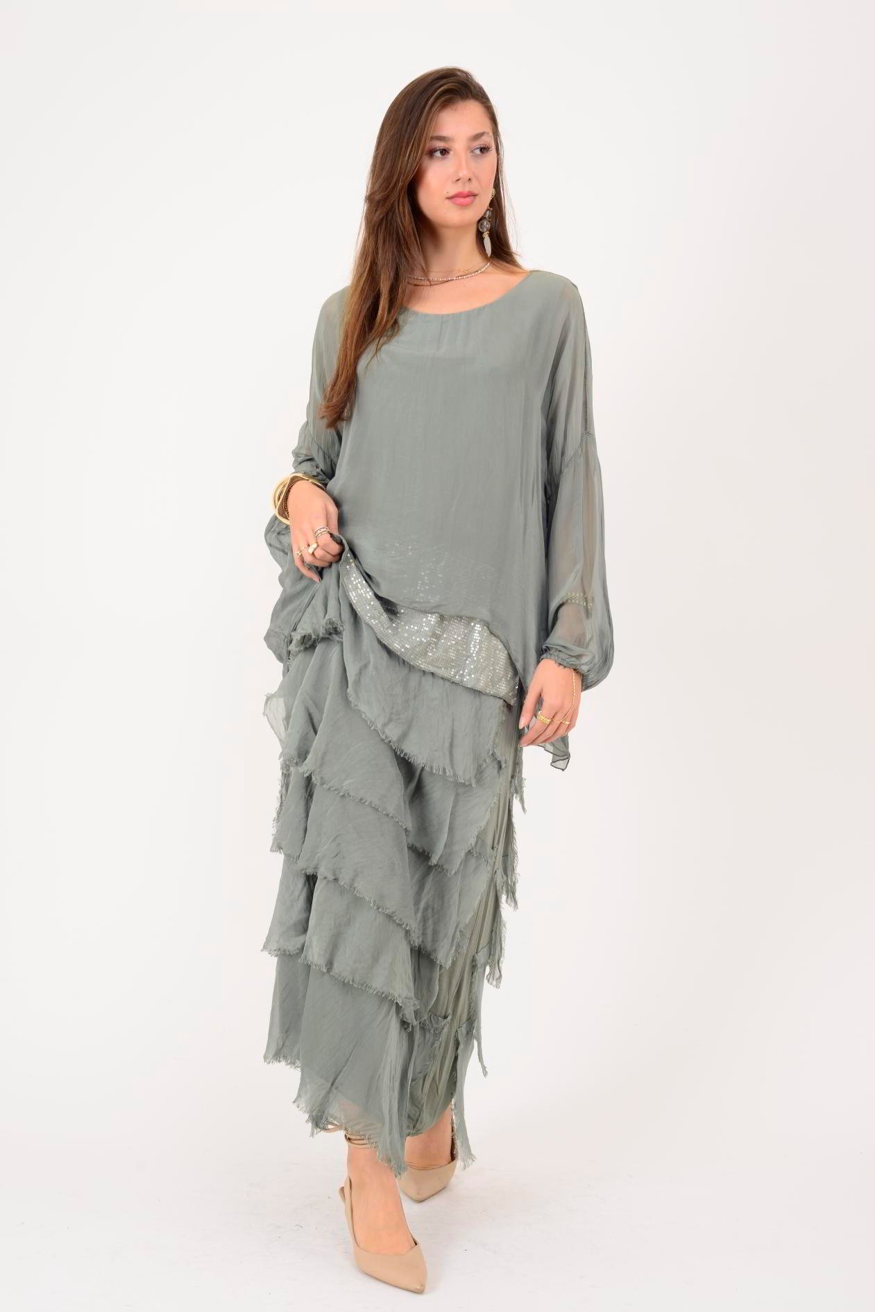 7509 PUL DETAYLI UZUN KOL KAT KAT İPEK ELBİSE