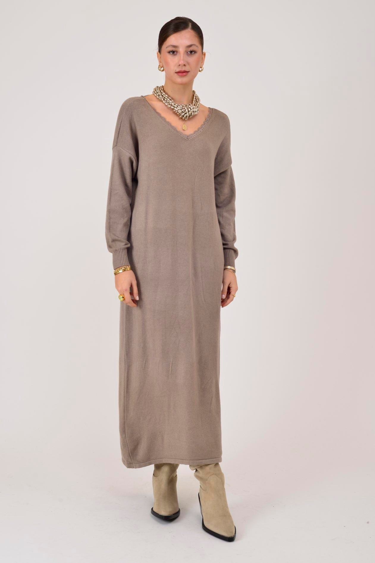 8612 IDOL SIRTI FİYONK DETAYLI YAKASI DANTELLİ TRİKO ELBİSE