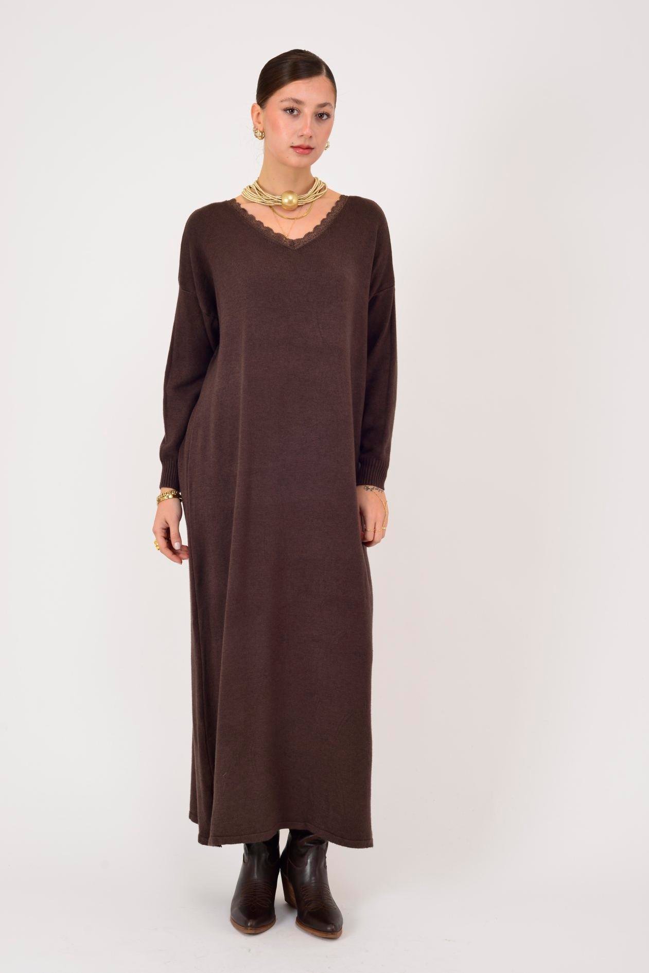 8612 IDOL SIRTI FİYONK DETAYLI YAKASI DANTELLİ TRİKO ELBİSE