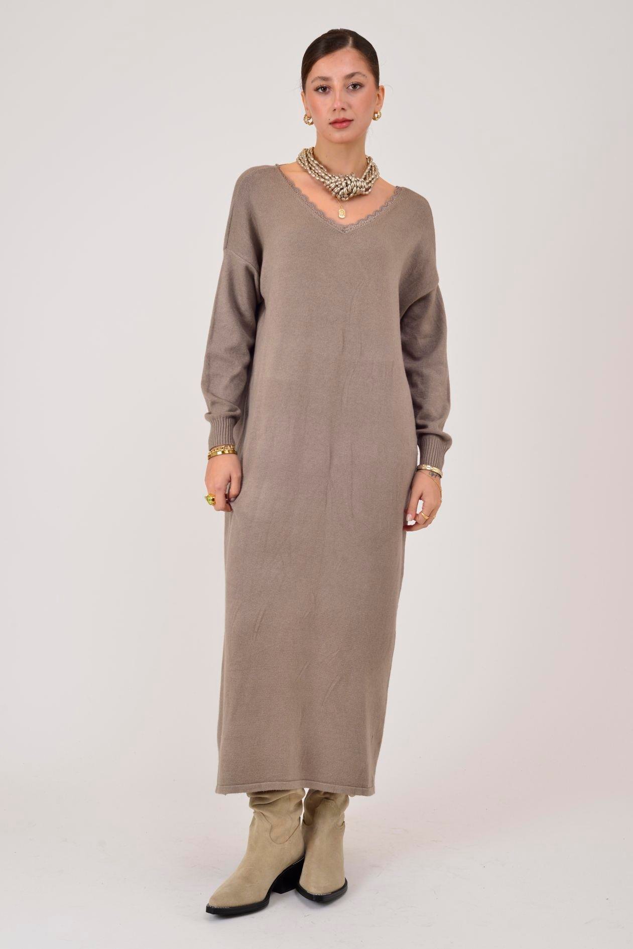 8612 IDOL SIRTI FİYONK DETAYLI YAKASI DANTELLİ TRİKO ELBİSE