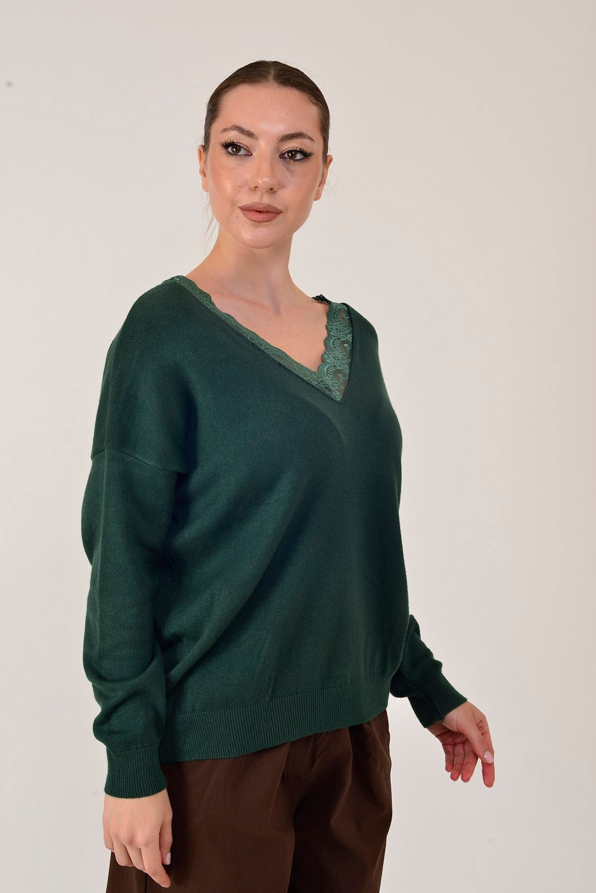 8651 DANTEL DETAYLI V YAKA TRİKO