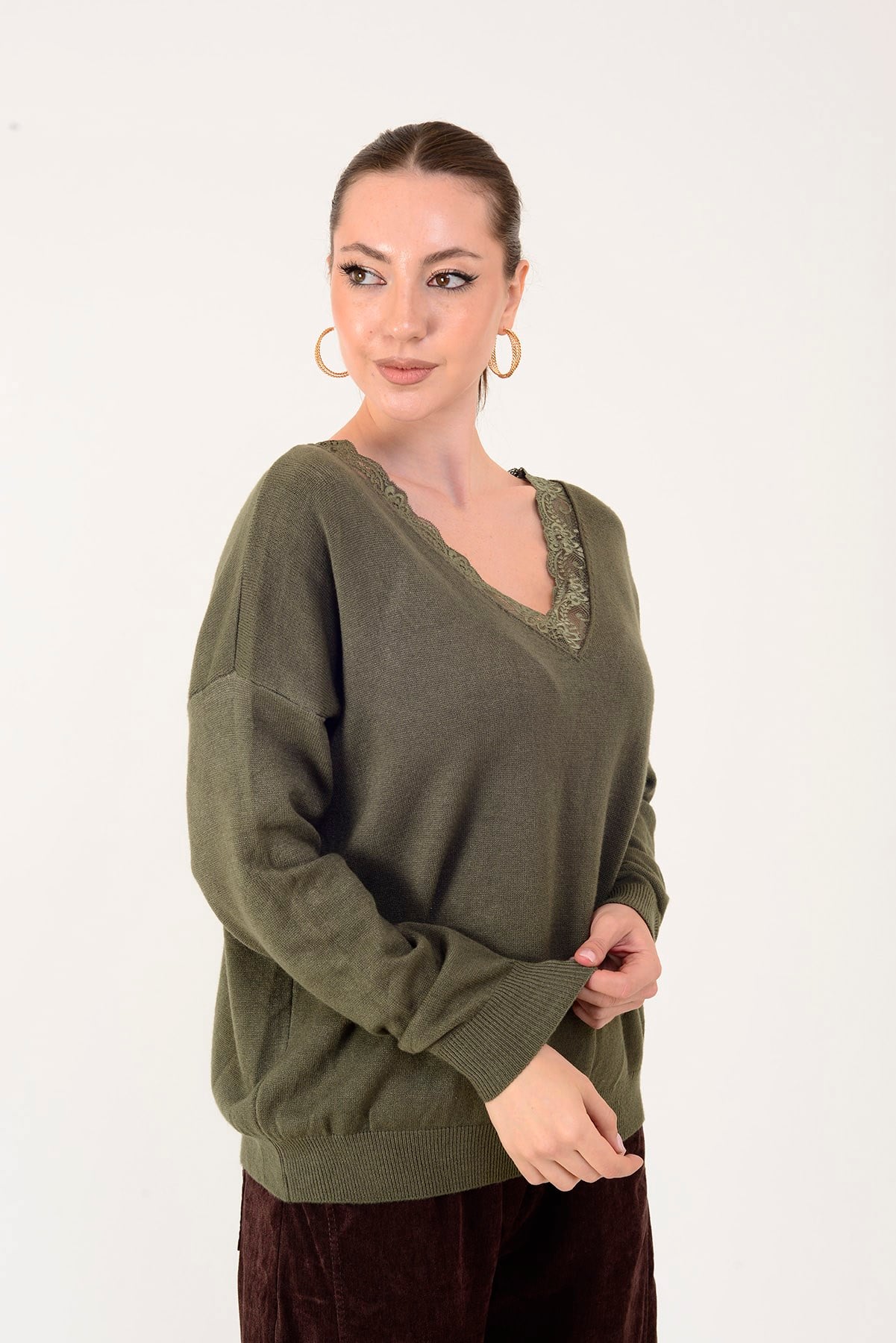 8651 DANTEL DETAYLI V YAKA TRİKO