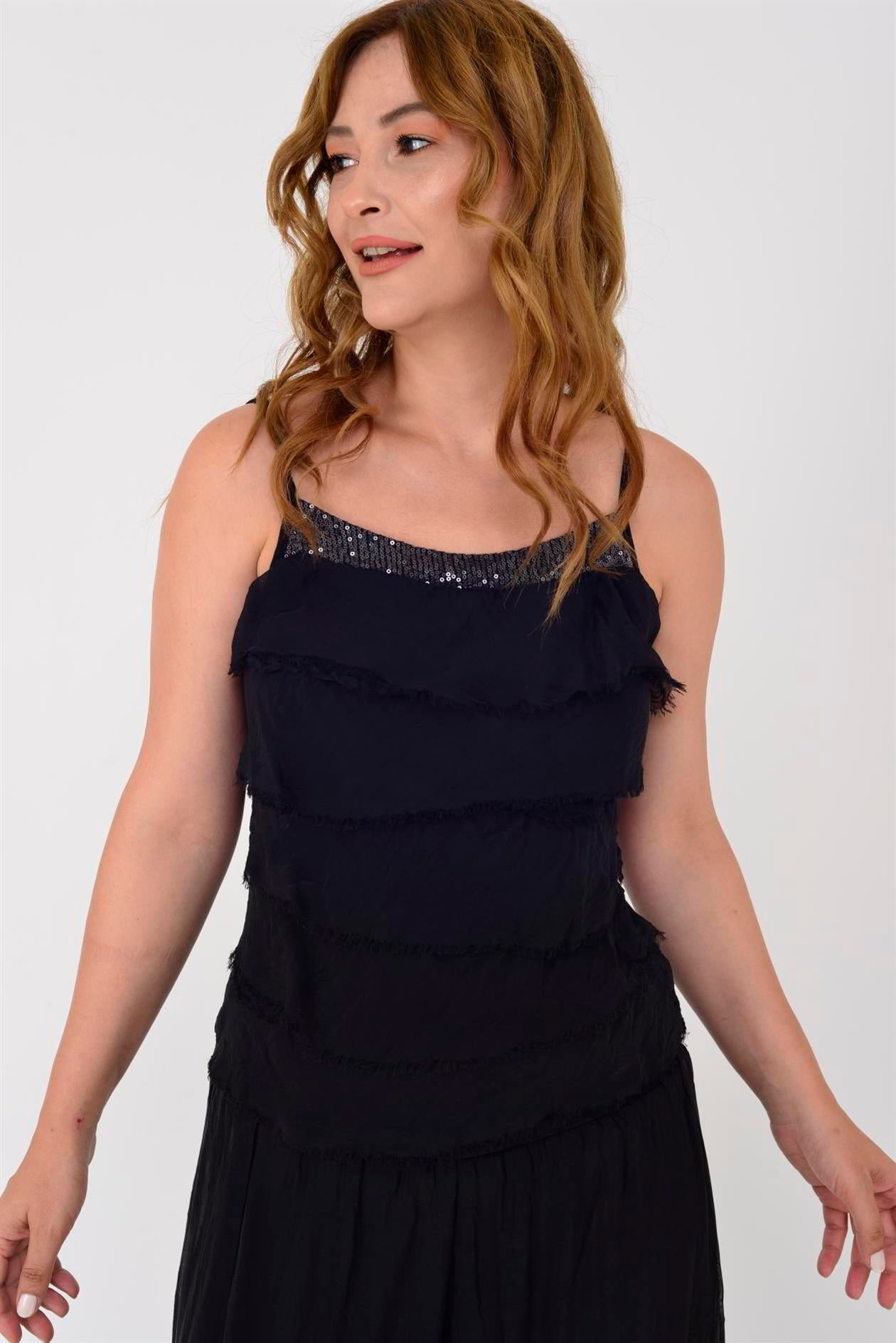 8689 YAKASI PAYETLİ KAT KAT ASKILI İPEK BLUZ