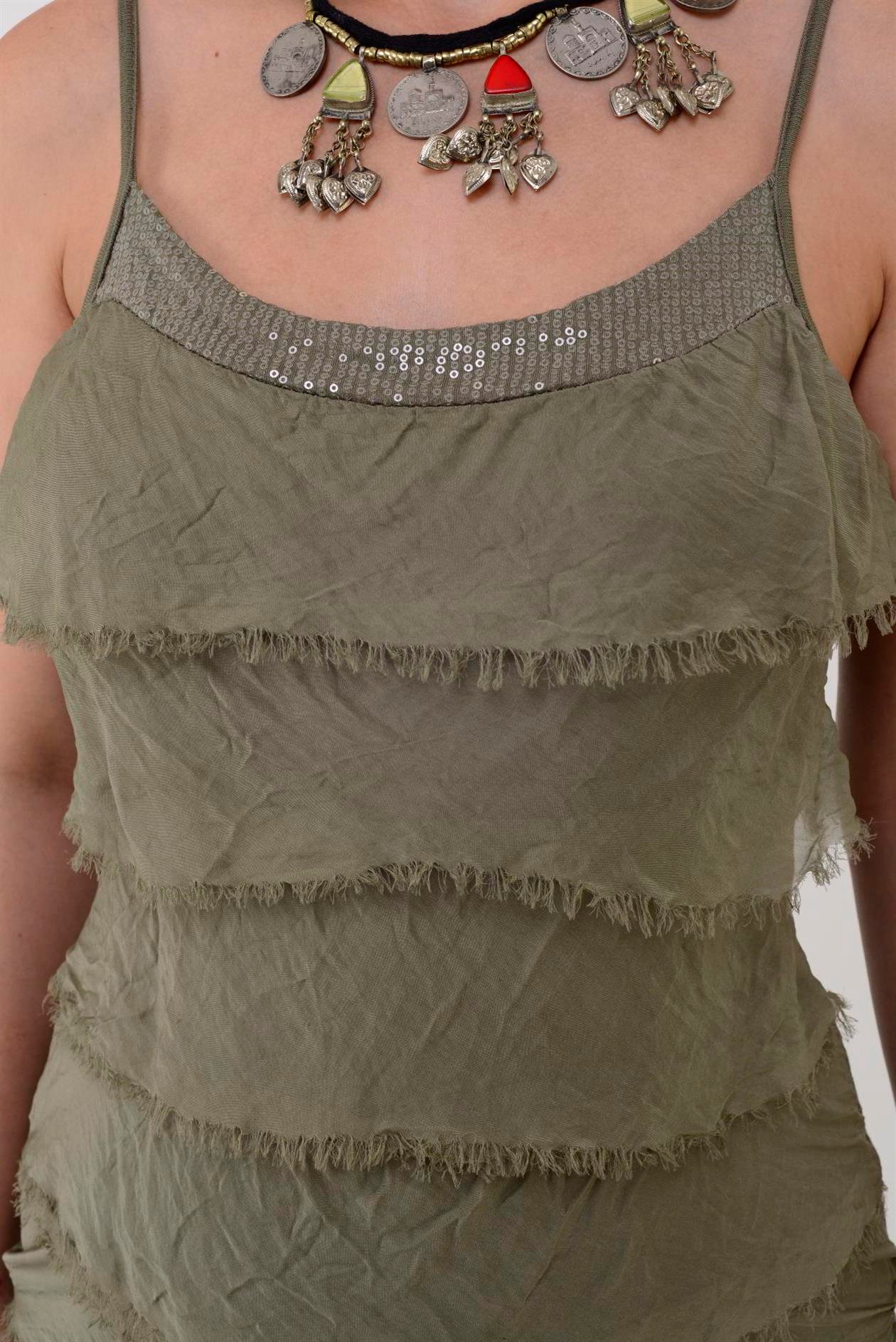 8689 YAKASI PAYETLİ KAT KAT ASKILI İPEK BLUZ