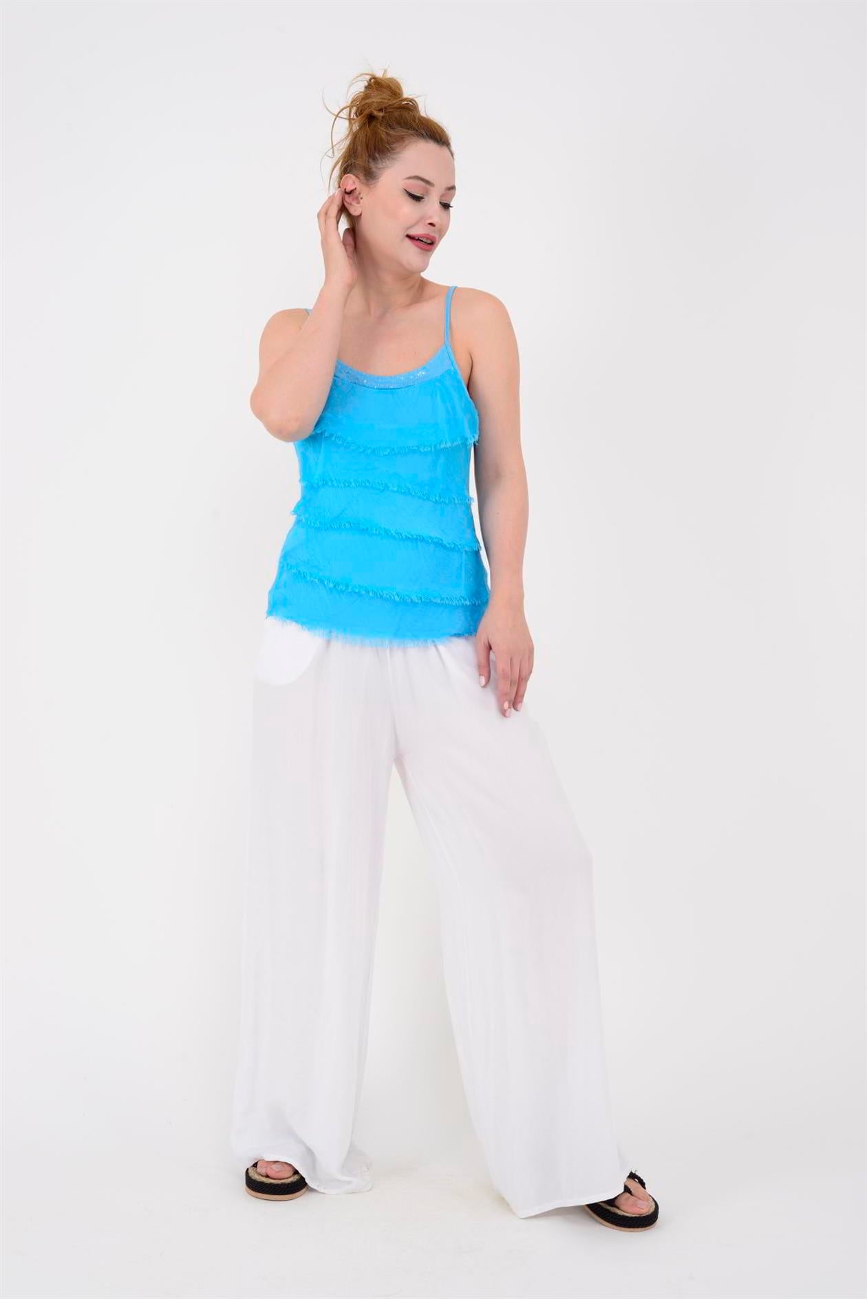 8689 YAKASI PAYETLİ KAT KAT ASKILI İPEK BLUZ