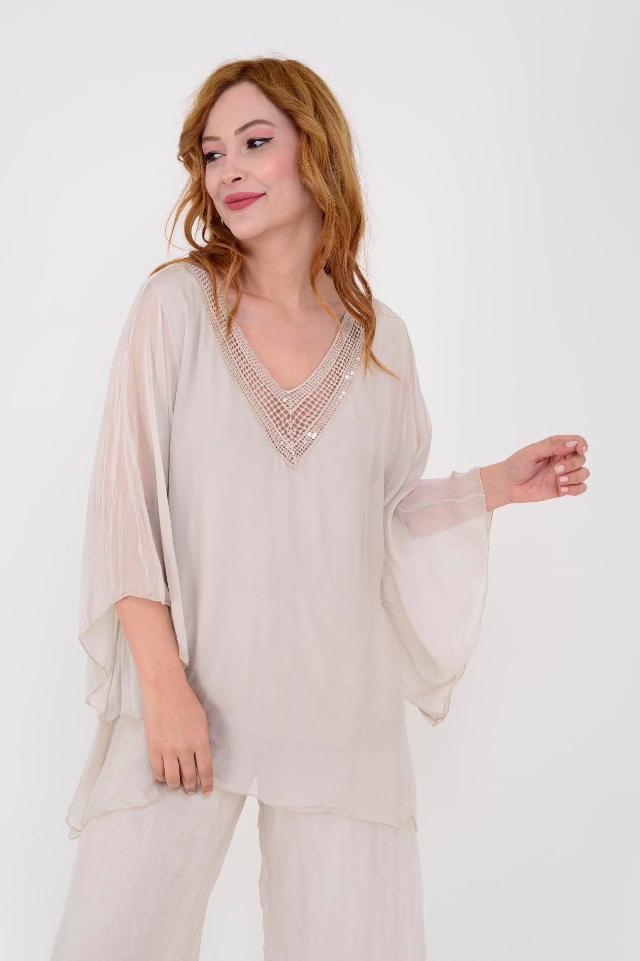 8903 YAKASI PAYETLİ İPEK BLUZ