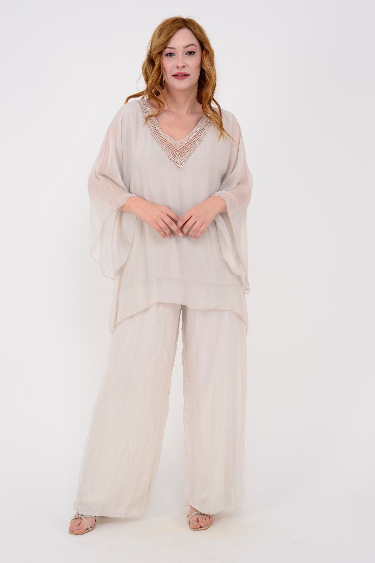 8903 YAKASI PAYETLİ İPEK BLUZ