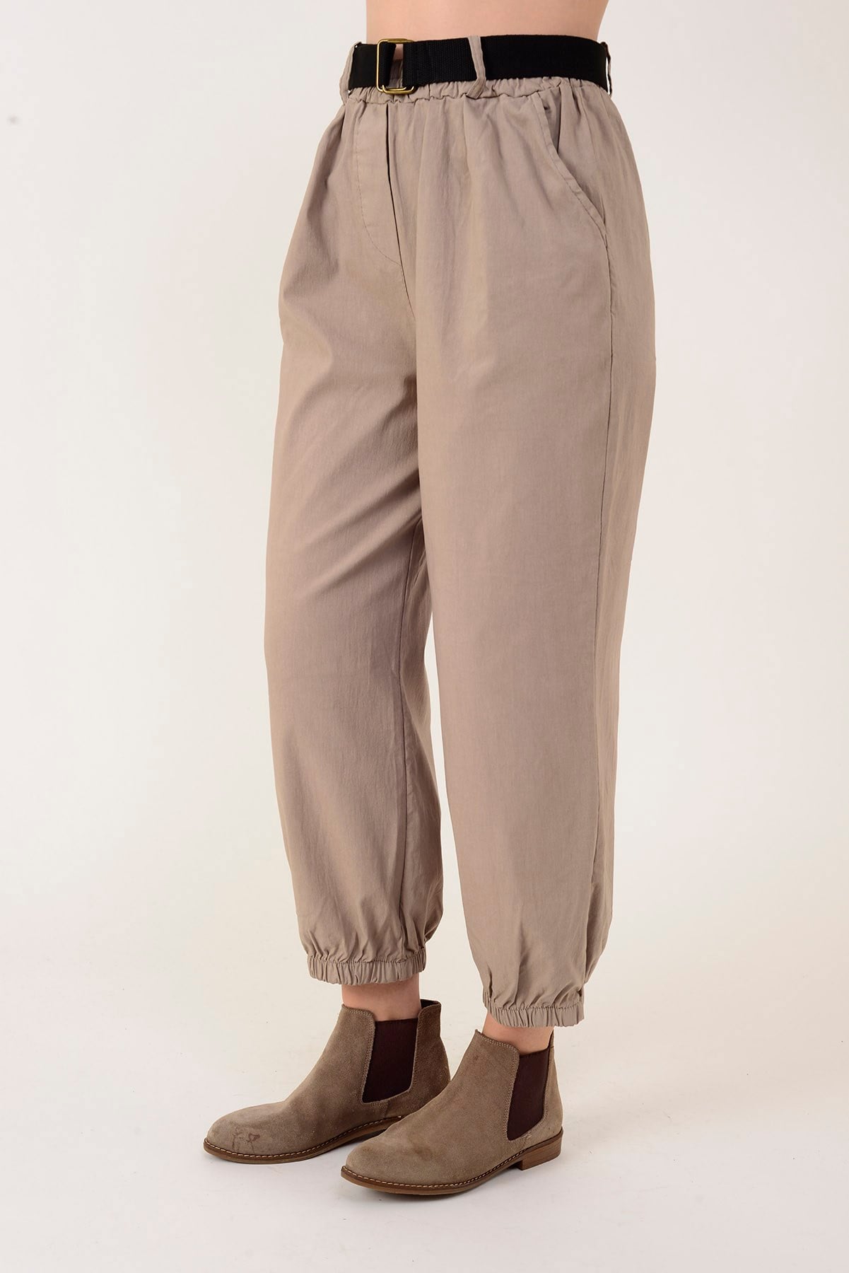 8907 PAÇASI LASTİKLİ KEMER DETAYLI JOGGER PANTOLON