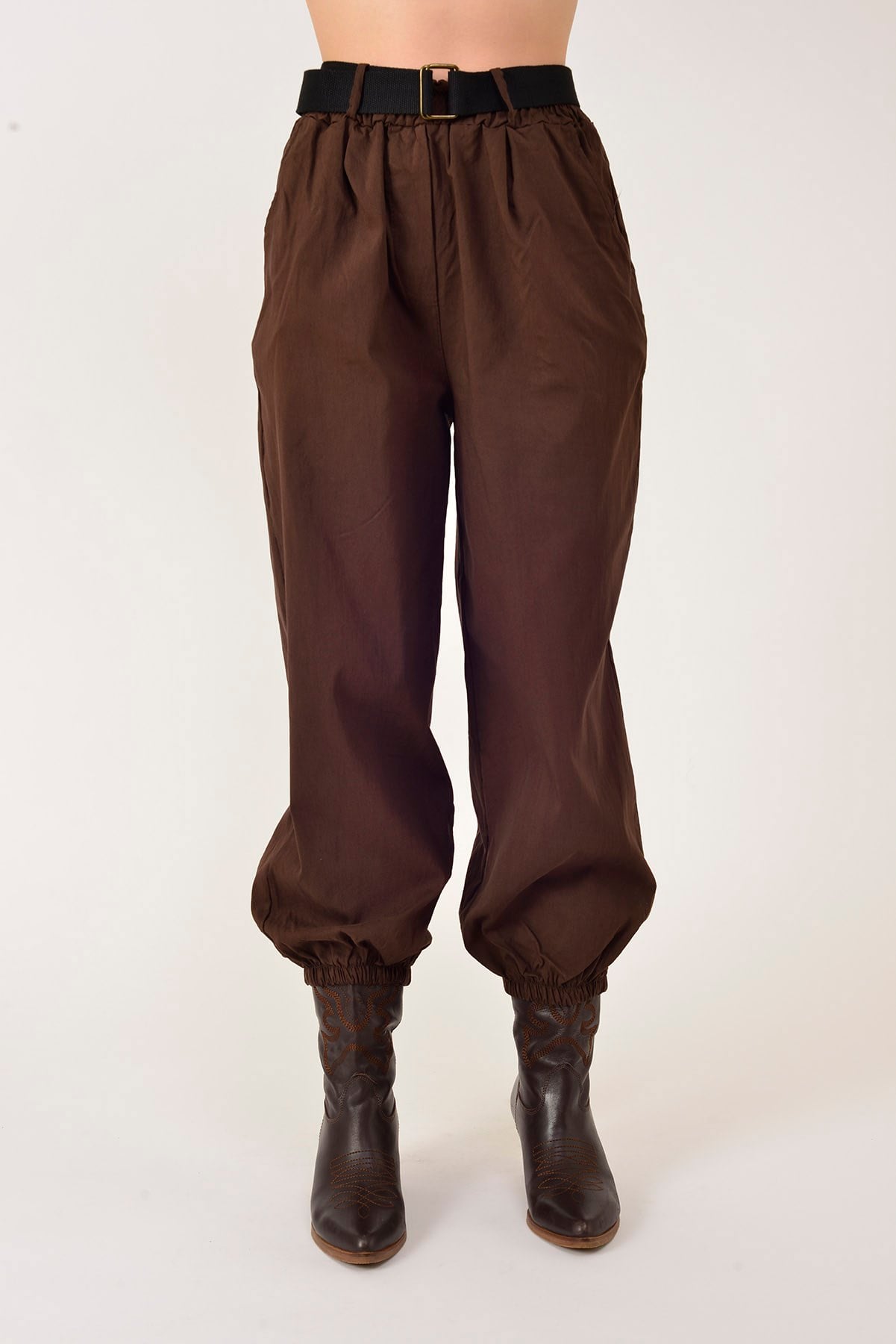 8907 PAÇASI LASTİKLİ KEMER DETAYLI JOGGER PANTOLON