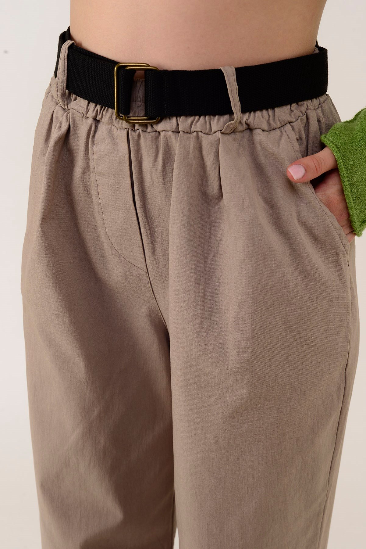 8907 PAÇASI LASTİKLİ KEMER DETAYLI JOGGER PANTOLON