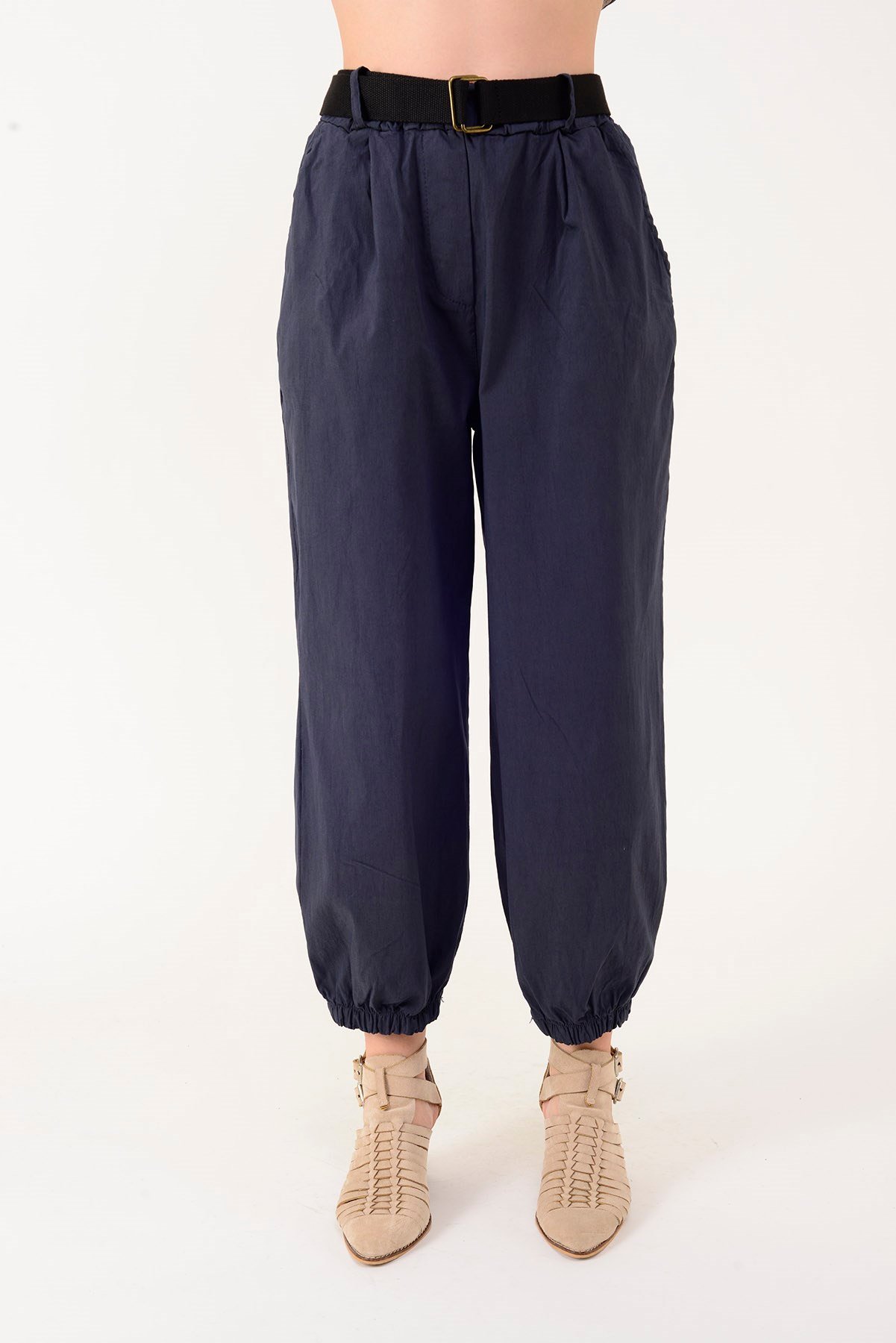 8907 PAÇASI LASTİKLİ KEMER DETAYLI JOGGER PANTOLON