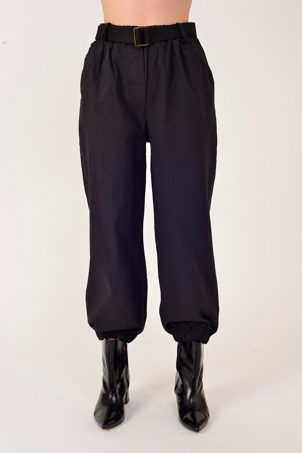 8907 PAÇASI LASTİKLİ KEMER DETAYLI JOGGER PANTOLON