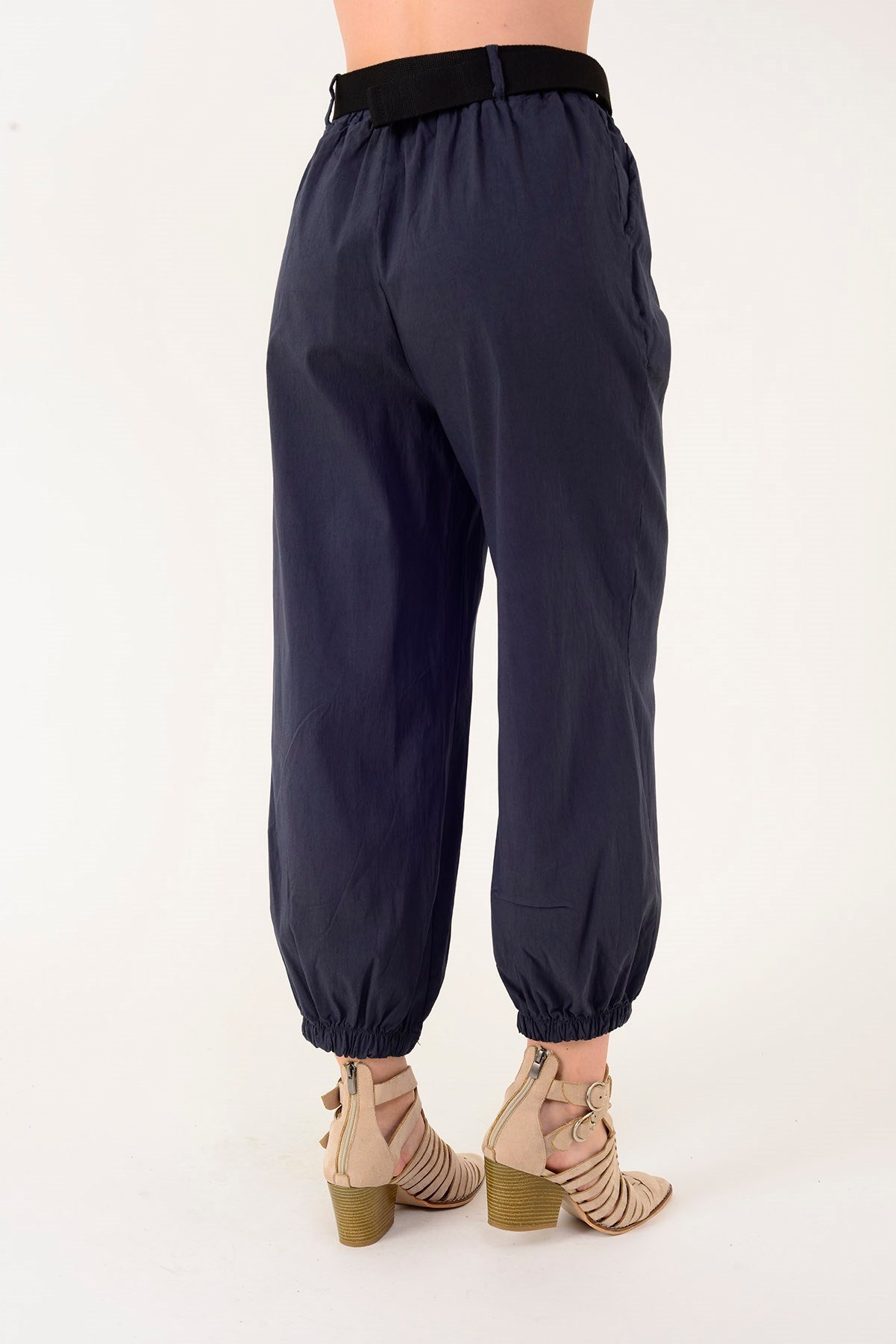 8907 PAÇASI LASTİKLİ KEMER DETAYLI JOGGER PANTOLON
