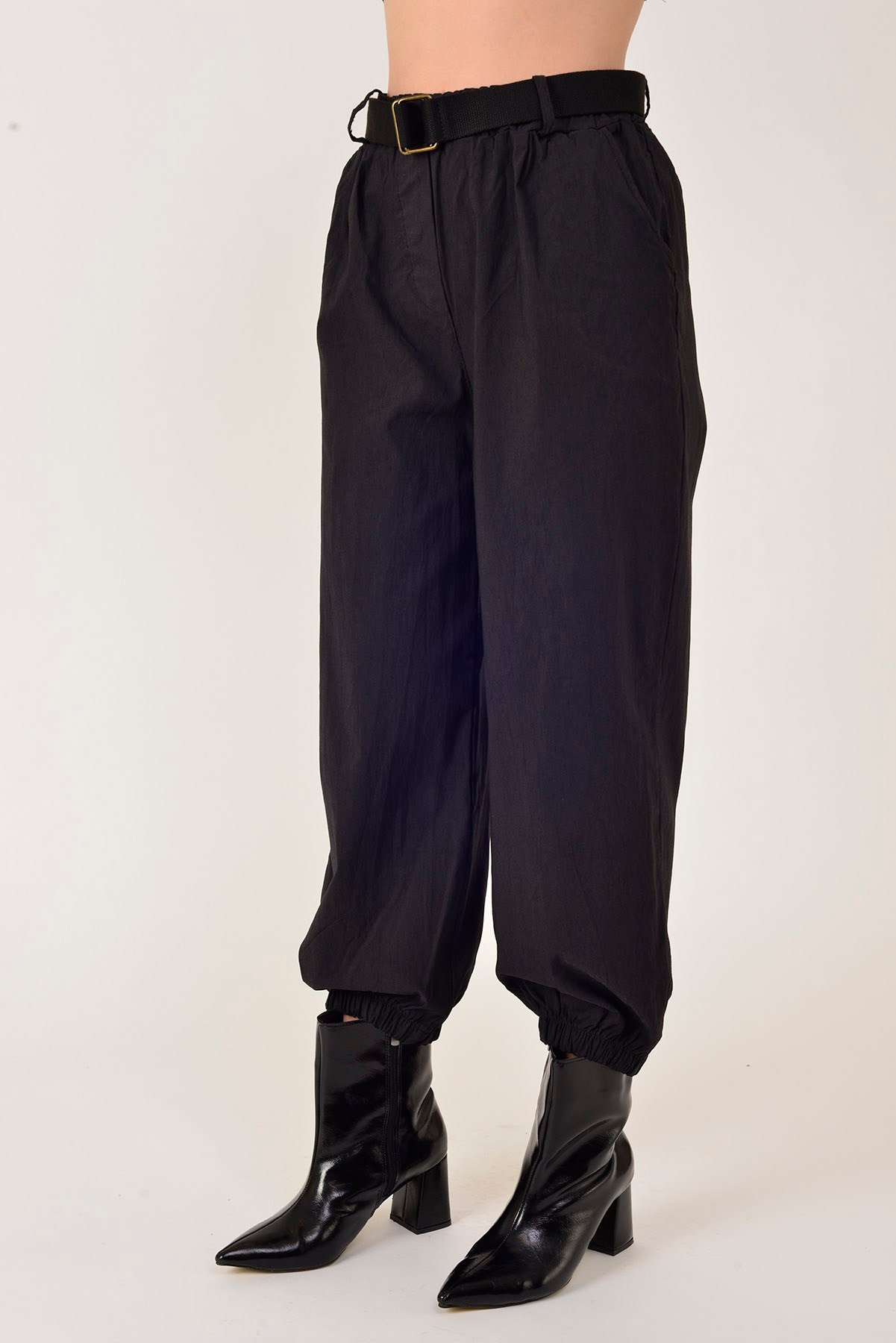 8907 PAÇASI LASTİKLİ KEMER DETAYLI JOGGER PANTOLON