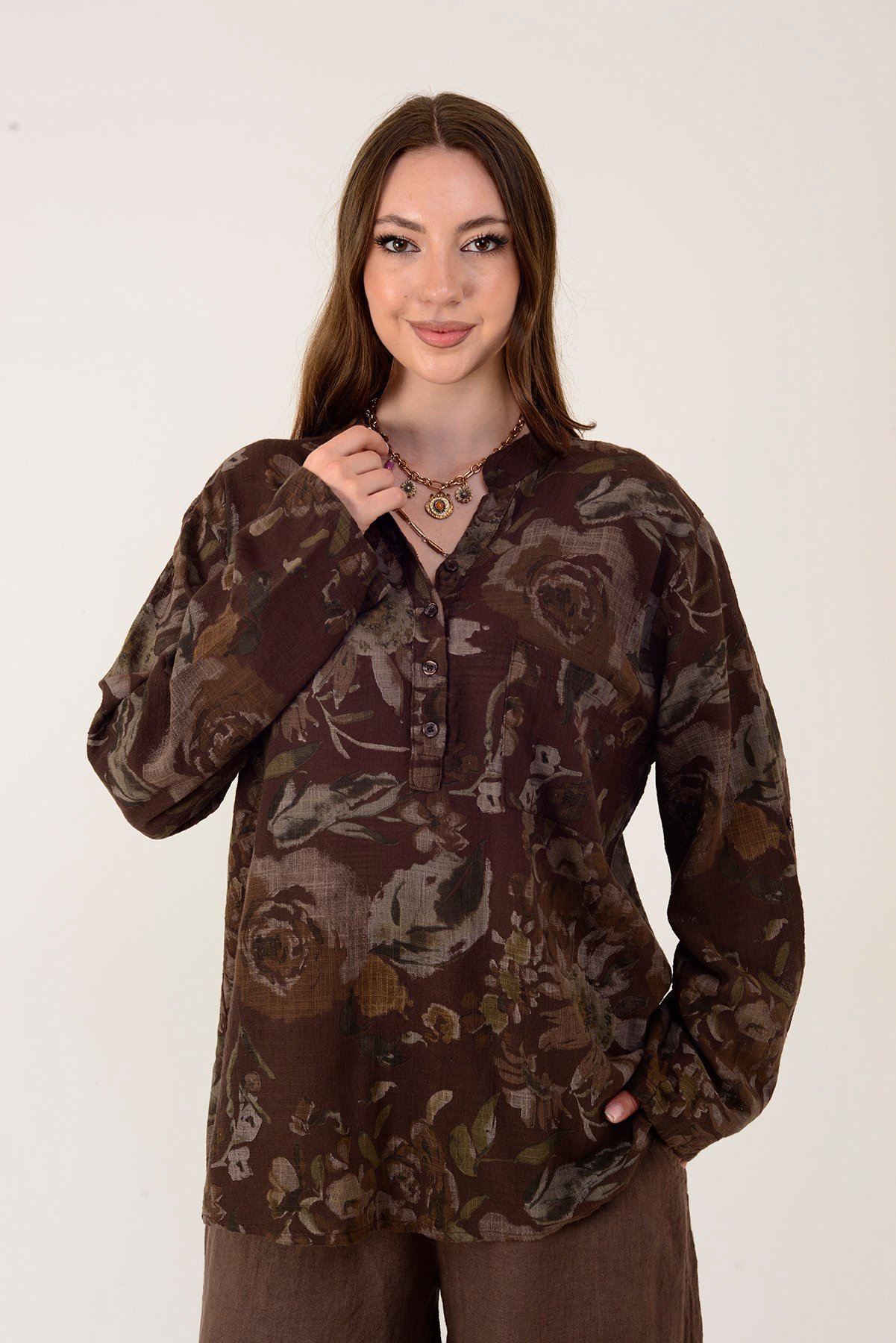 9135 GÜL DESEN HAKİM YAKA GÖMLEK