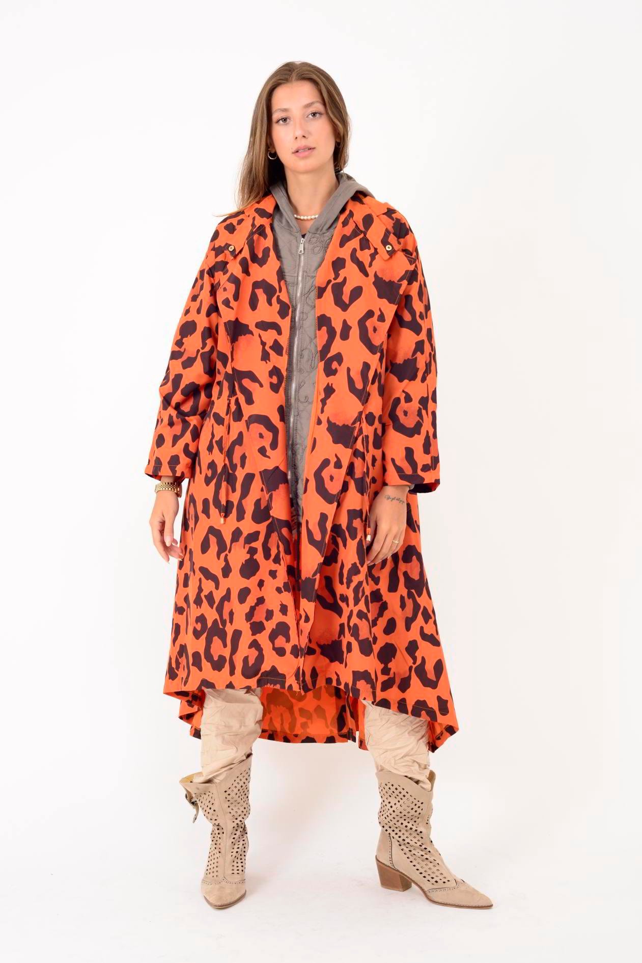AN10720 LEOPAR DESENLİ BELİ BÜZGÜ DETAYLI YAĞMURLUK