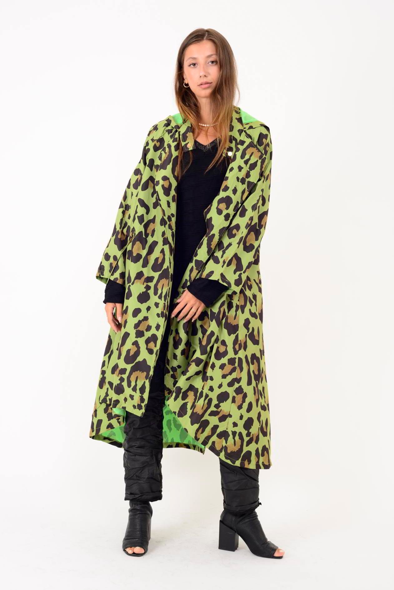 AN10720 LEOPAR DESENLİ BELİ BÜZGÜ DETAYLI YAĞMURLUK