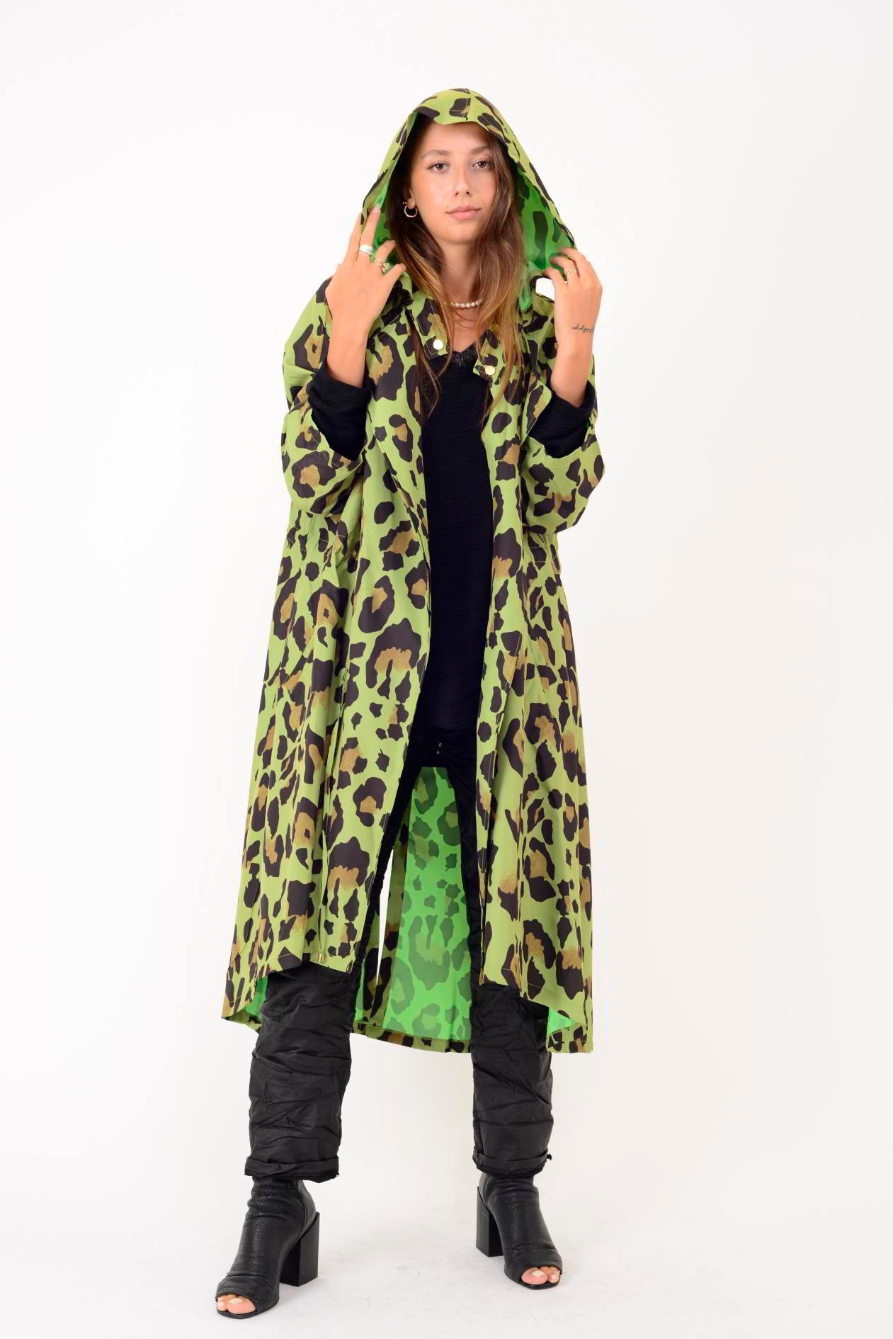 AN10720 LEOPAR DESENLİ BELİ BÜZGÜ DETAYLI YAĞMURLUK