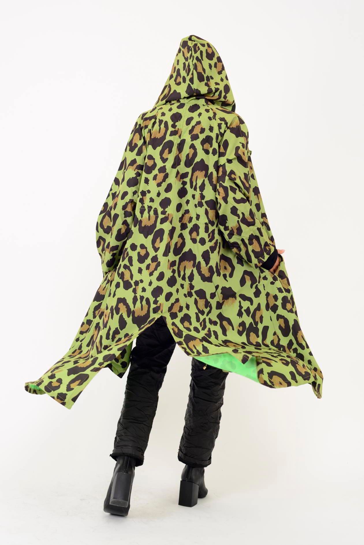 AN10720 LEOPAR DESENLİ BELİ BÜZGÜ DETAYLI YAĞMURLUK