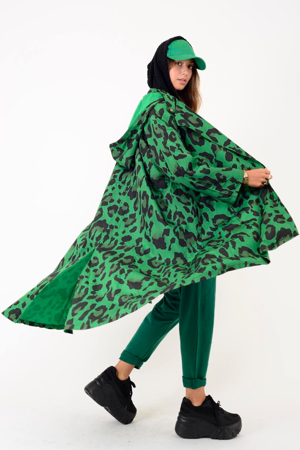 AN10720 LEOPAR DESENLİ BELİ BÜZGÜ DETAYLI YAĞMURLUK