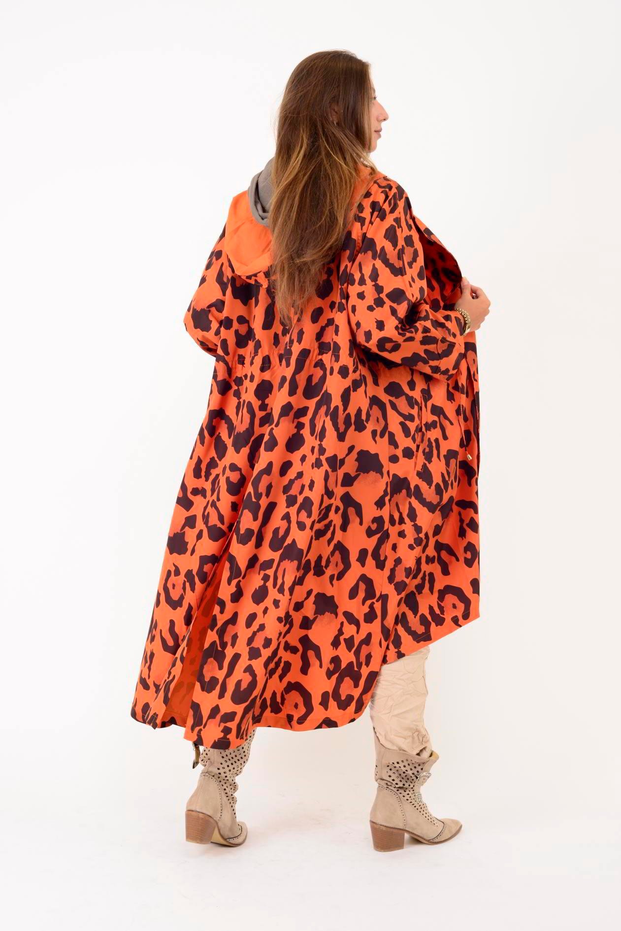 AN10720 LEOPAR DESENLİ BELİ BÜZGÜ DETAYLI YAĞMURLUK