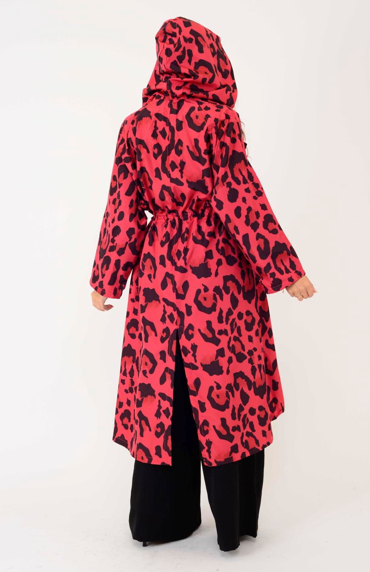 AN10720 LEOPAR DESENLİ BELİ BÜZGÜ DETAYLI YAĞMURLUK
