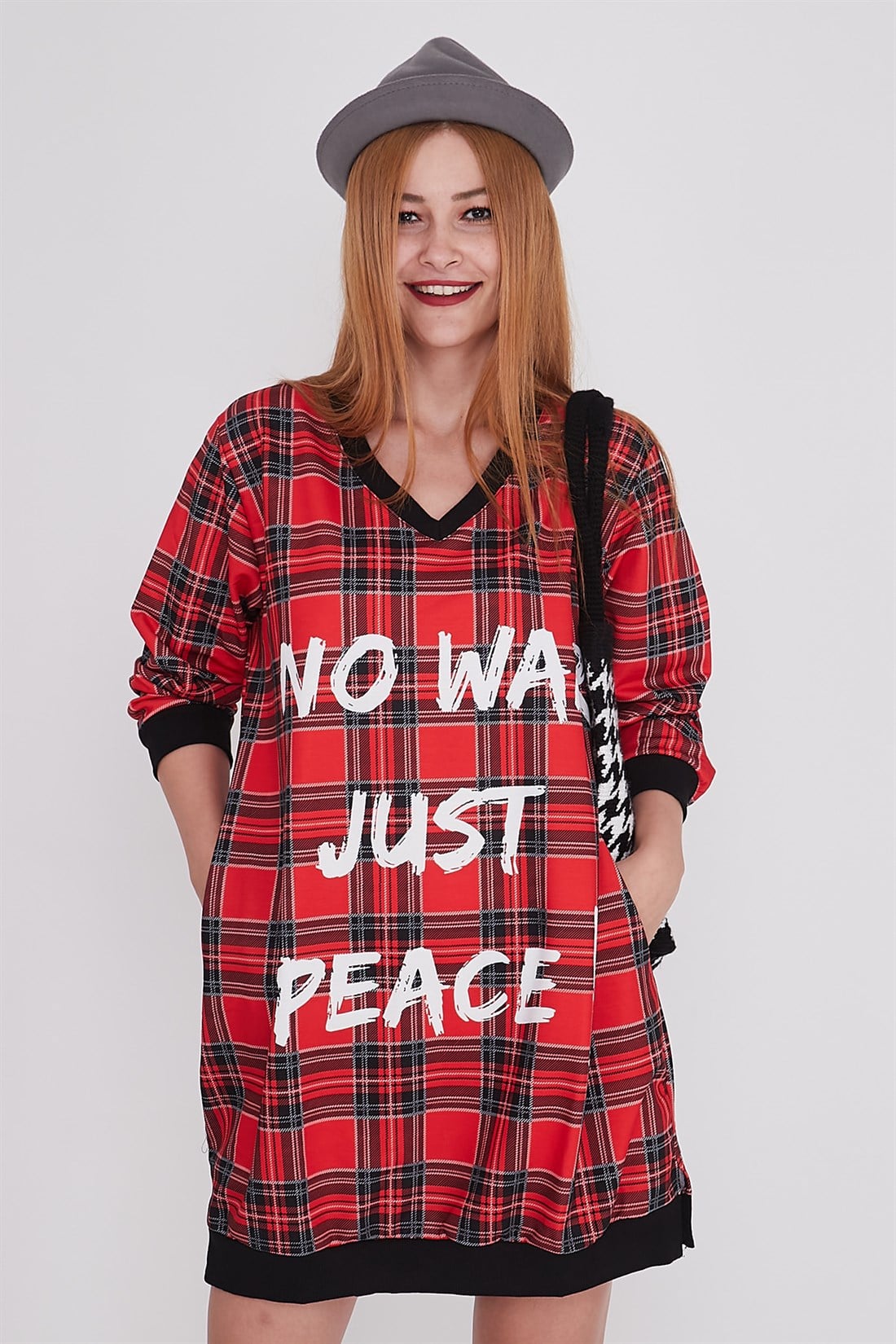 JY751 V-YAKA EKOSE YAZILI DESEN SWEATSHIRT