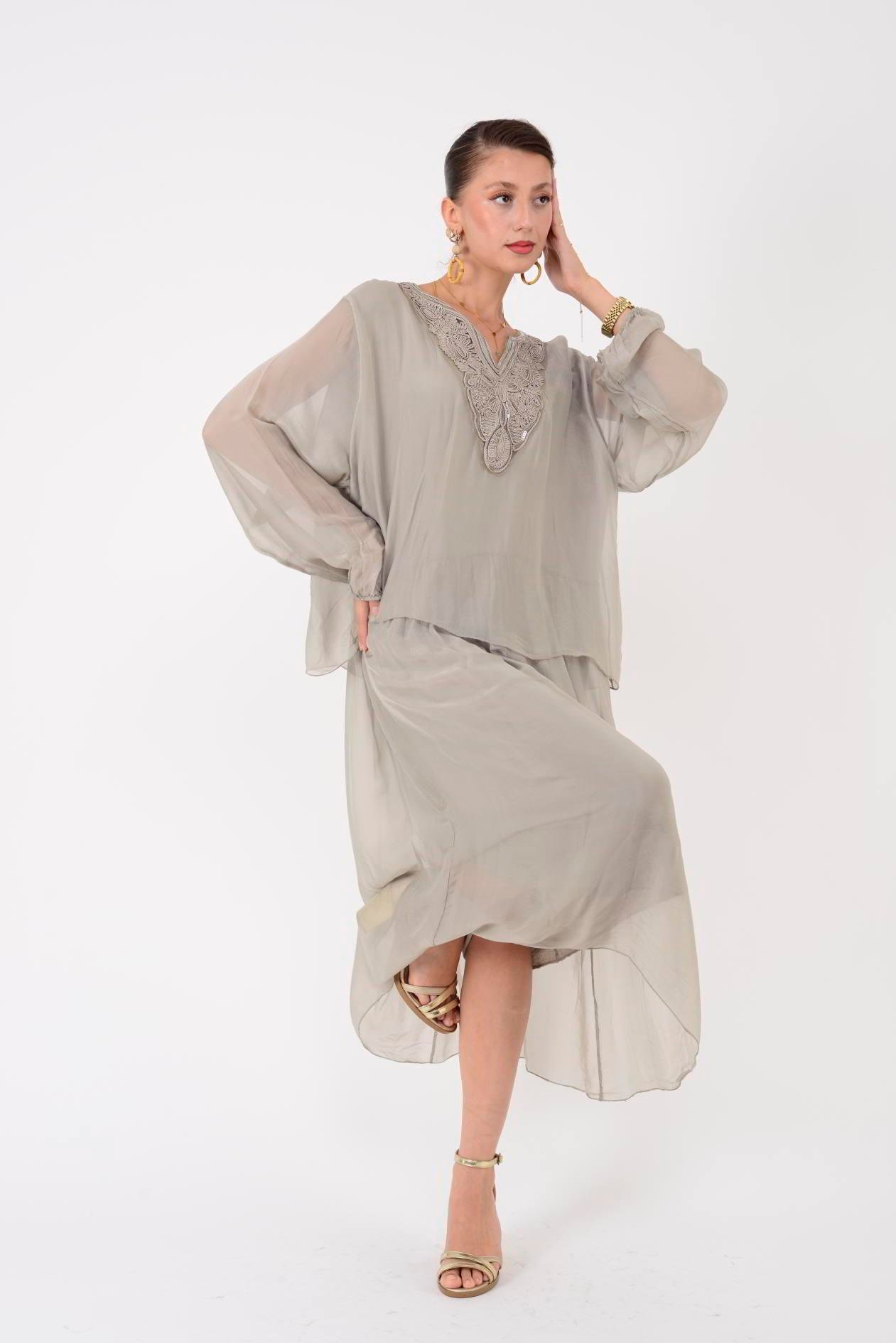 SN780 PAYETLİ KABARTMALI YAKA DETAYLI İPEK ELBİSE