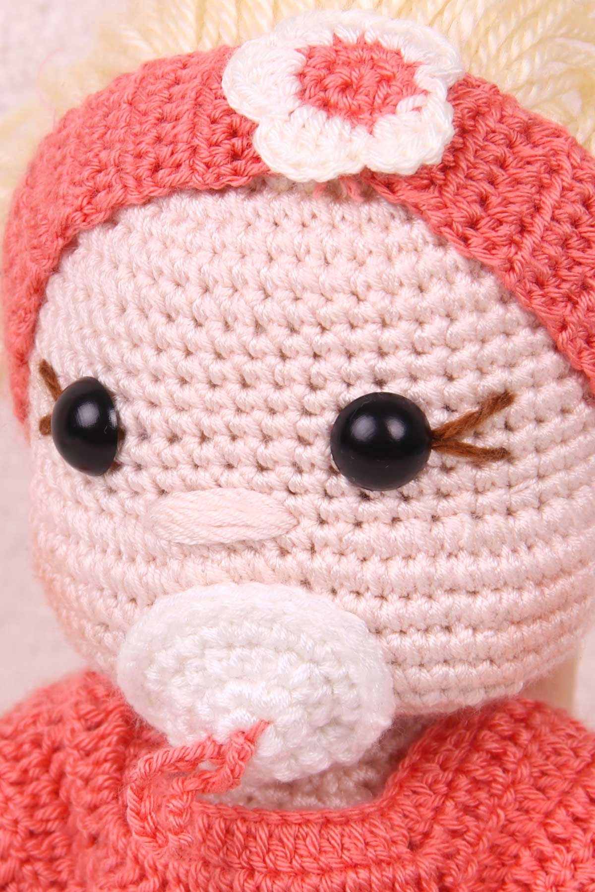 Breeze Al Yanaklı Emzikli Bebek Amigurumi Organik Oyuncak Karışık Renk (Boy 30 cm)