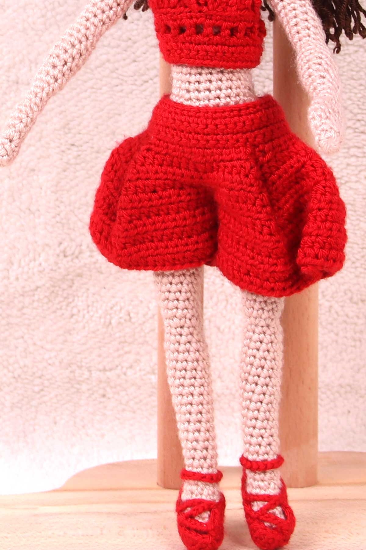 Breeze Çılgın Bebek Amigurumi Organik Oyuncak Kırmızı (Boy 27 cm)