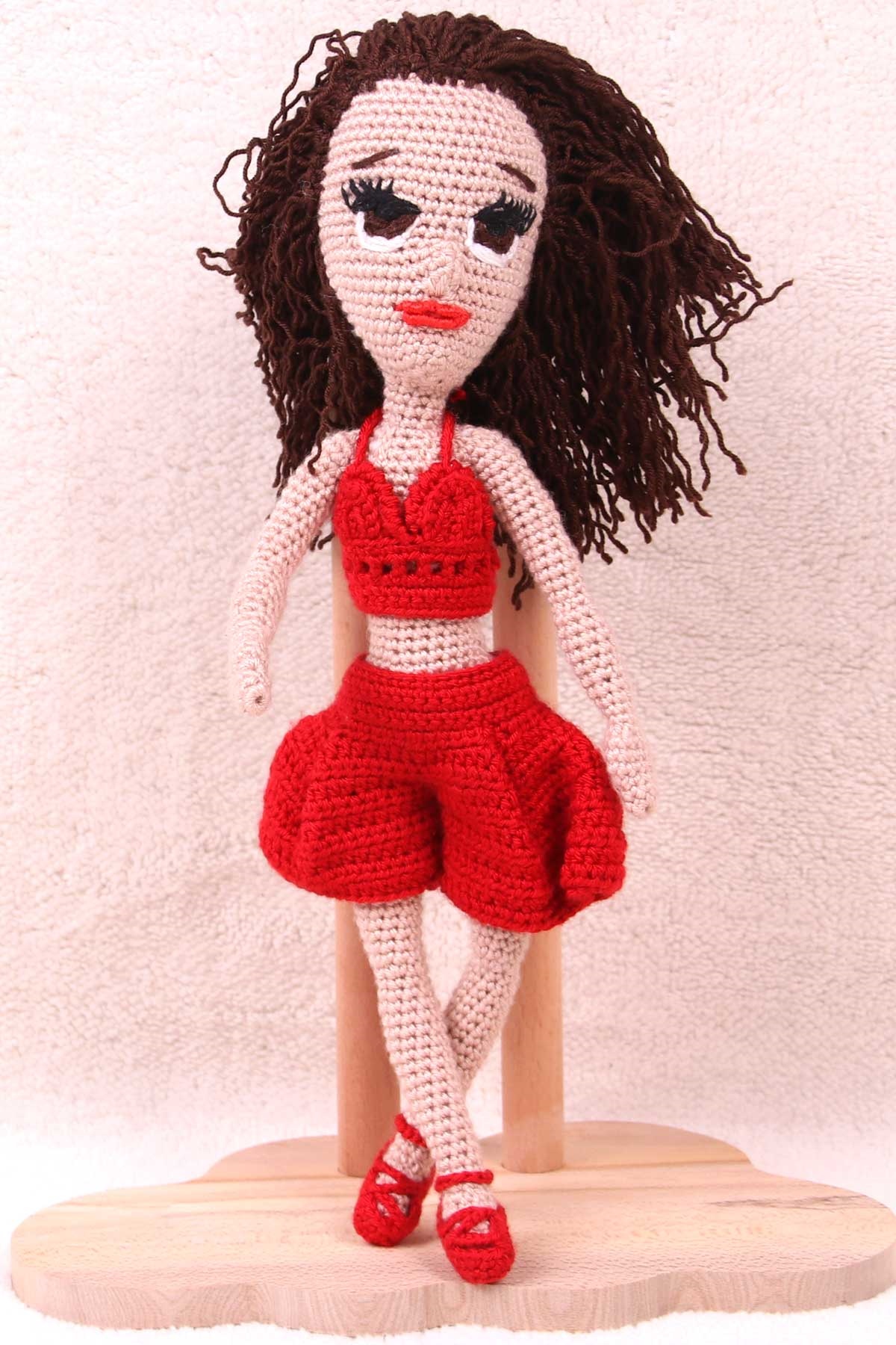 Breeze Çılgın Bebek Amigurumi Organik Oyuncak Kırmızı (Boy 27 cm)